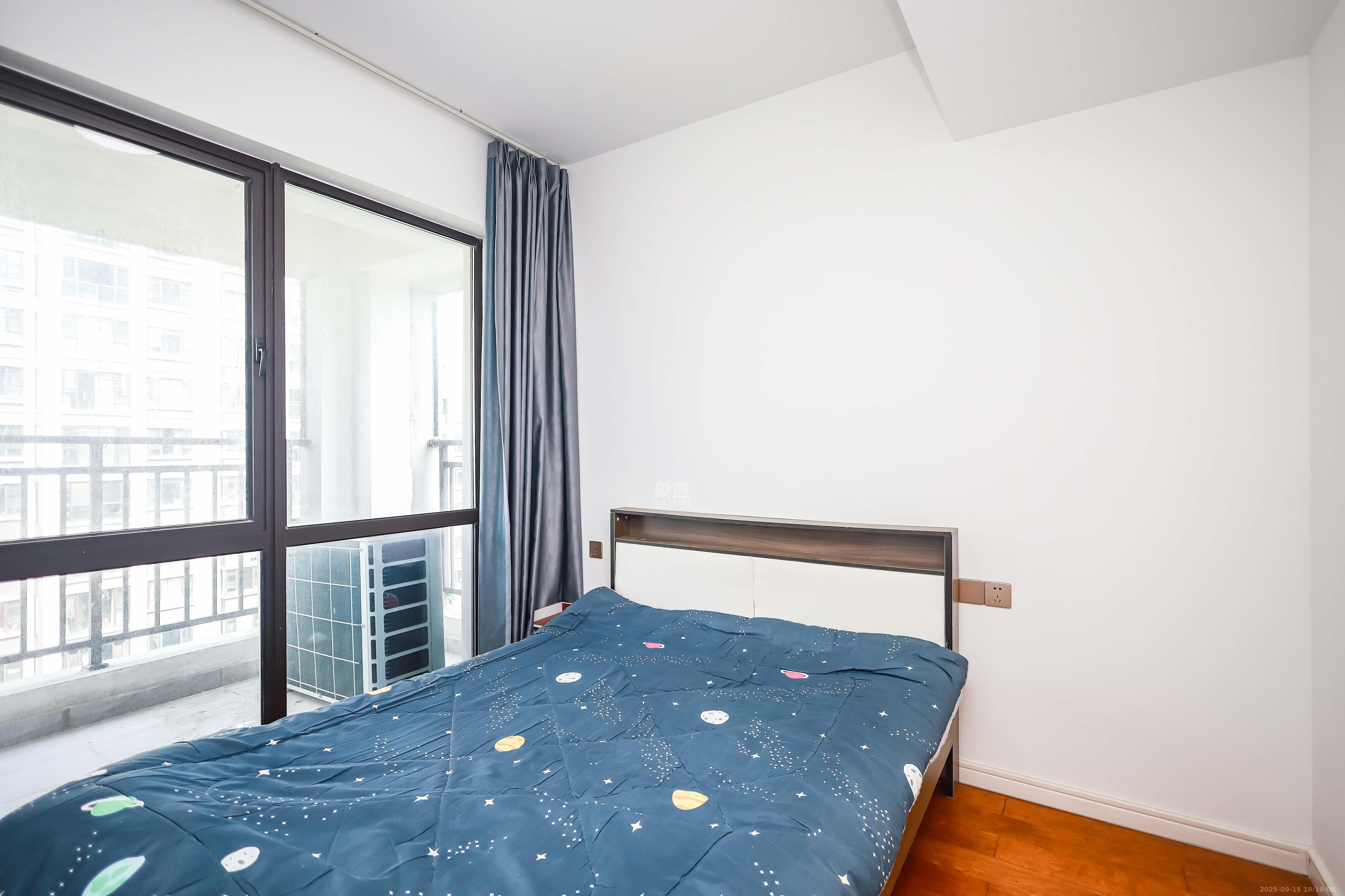 金基芳华  4室2厅2卫    145.0万卧室