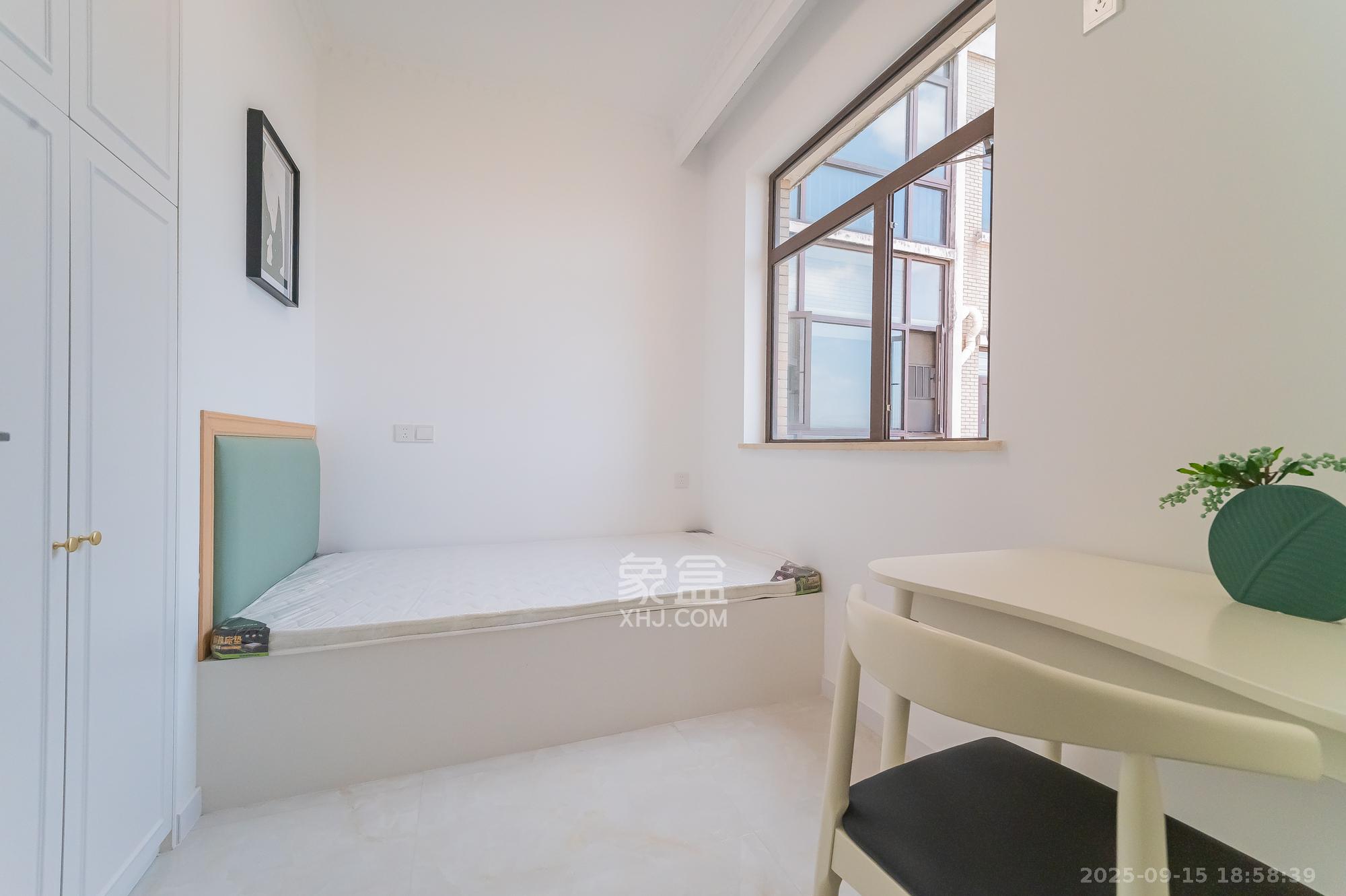 水岸世景  2室2厅1卫    59.8万卧室