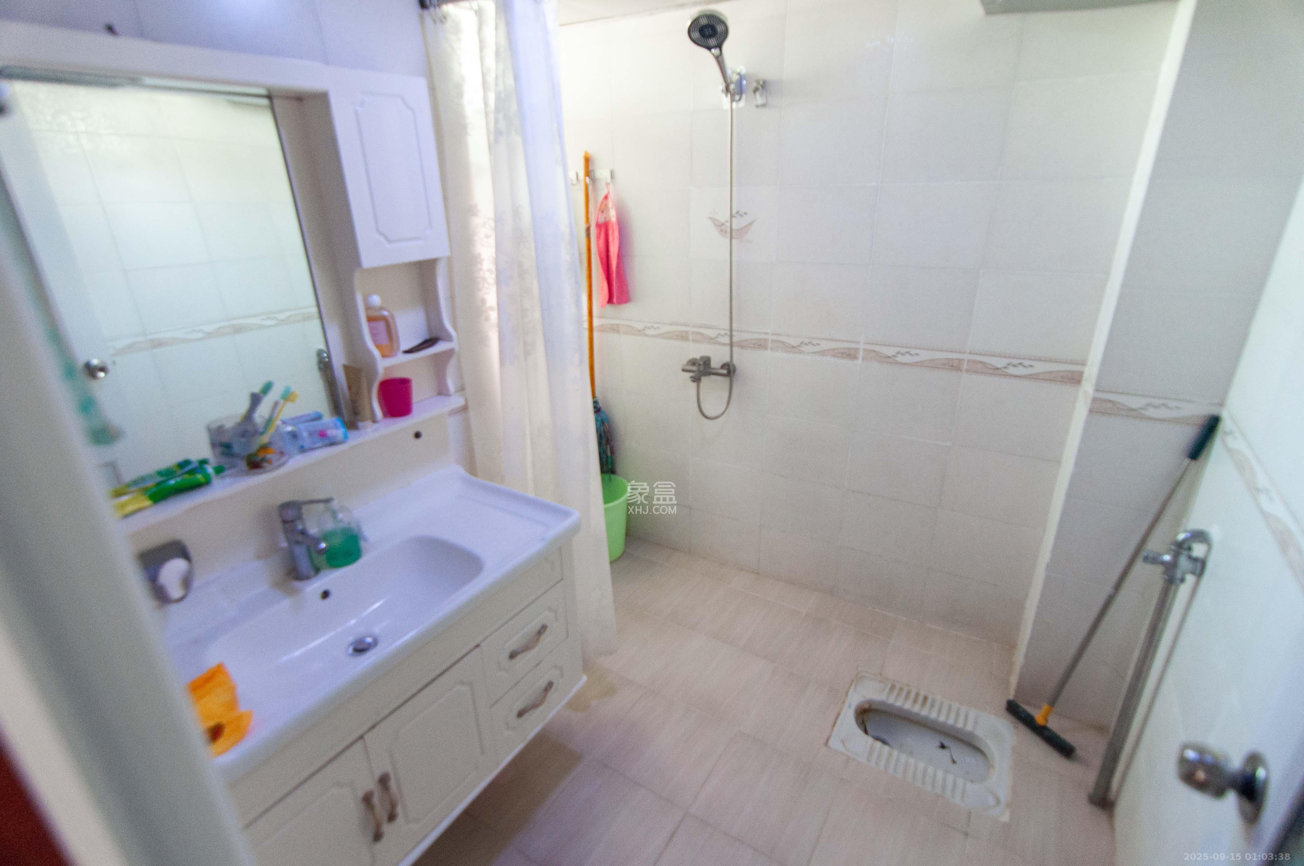 广厦新苑  4室2厅2卫    138.0万卫生间