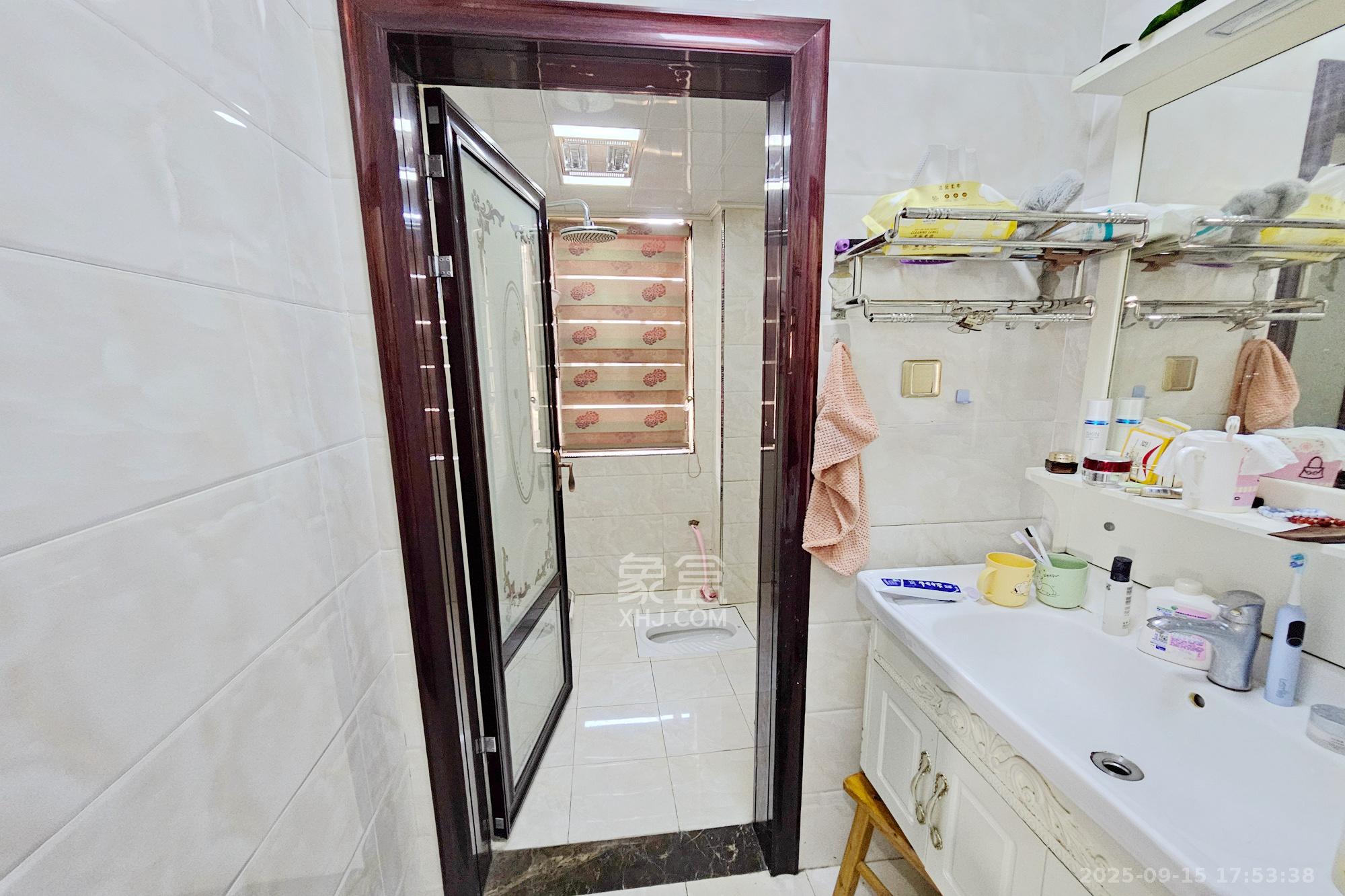 雨花公馆(紫苔名苑)  4室2厅2卫    155.0万卫生间