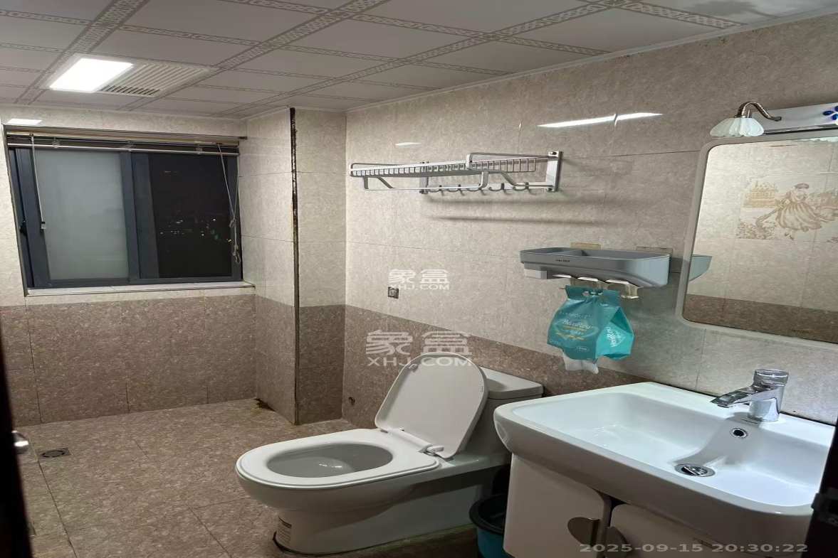 钱隆首府(福晟御园) 3室1厅2卫 3200.0元/月 钱隆首府(福晟御园) 3室1厅2卫 3200.0元/月室内图