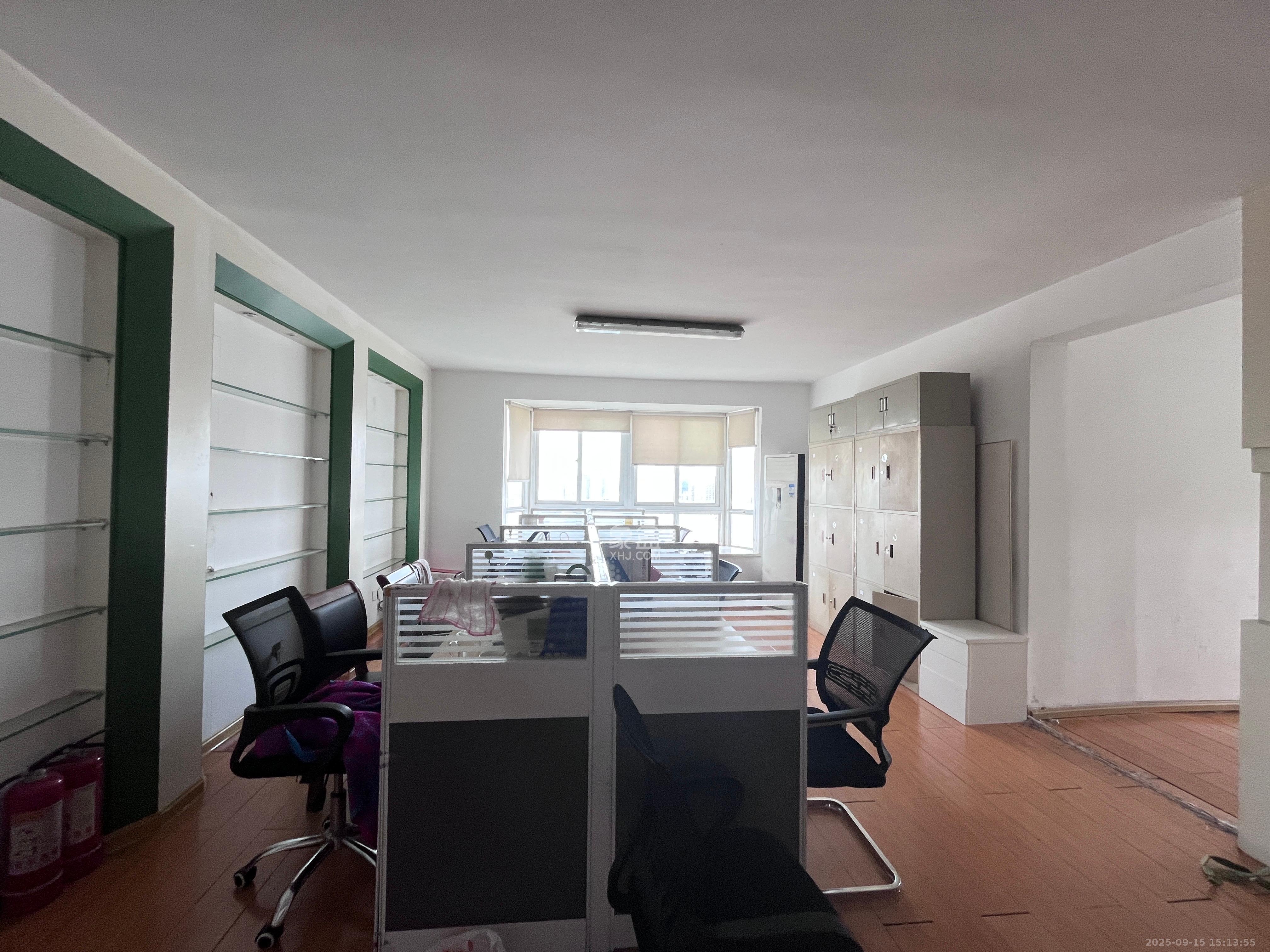 诺亚方舟大厦 4室2厅1卫 3800.0元/月 诺亚方舟大厦 4室2厅1卫 3800.0元/月室内图