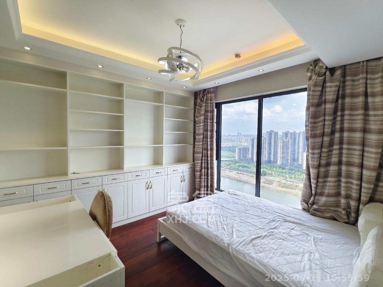 红橡华园(菲莎公馆)  3室2厅2卫    5500.0元/月室内图