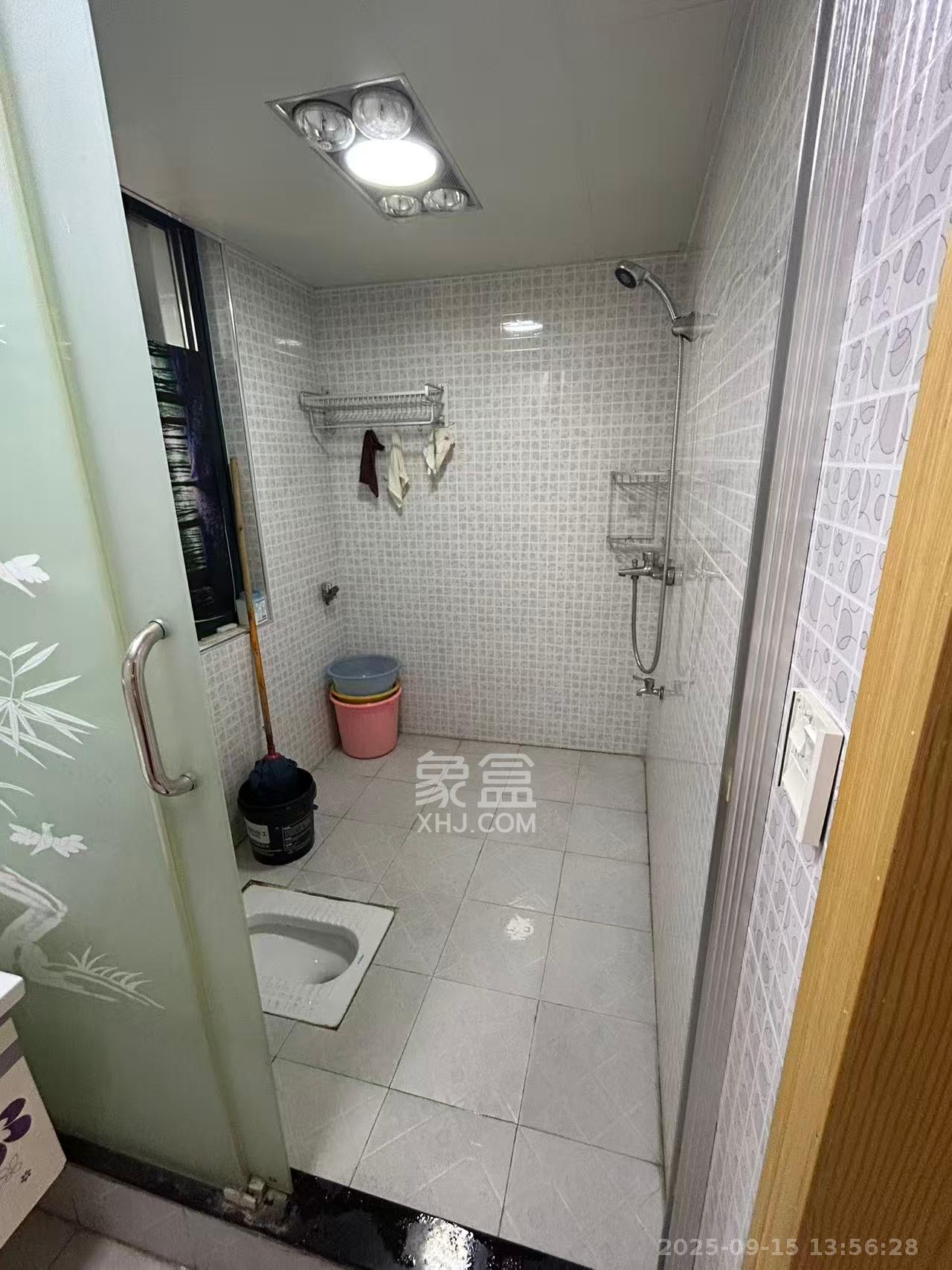 尊邸华庭  1室2厅1卫    2100.0元/月室内图