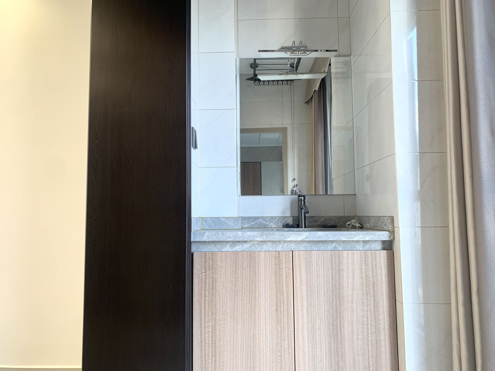 海航豪庭南苑 3室2厅1卫 275.0万 海航豪庭南苑 3室2厅1卫 275.0万客厅