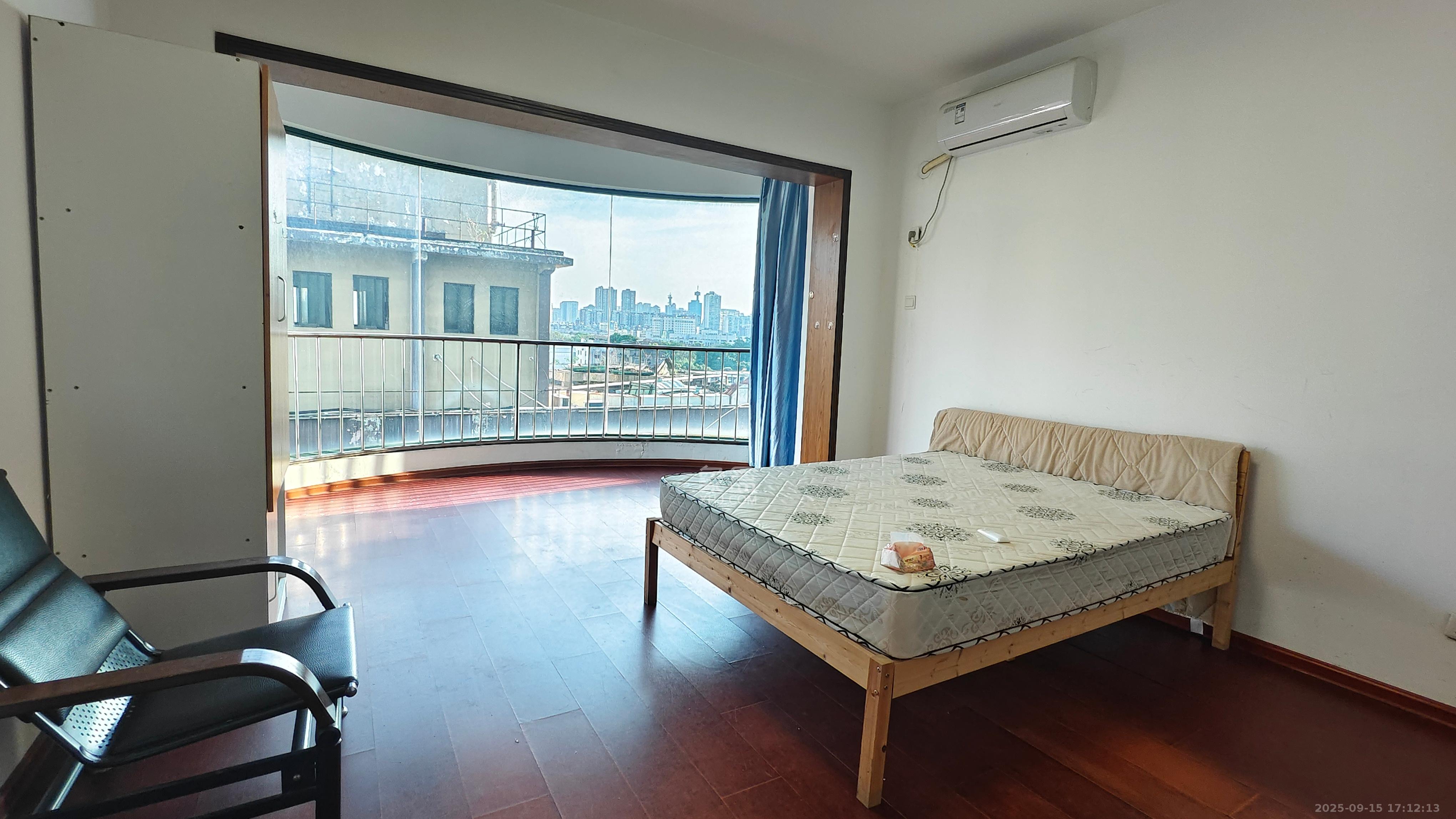 金色华庭  3室2厅2卫    3500.0元/月 金色华庭  3室2厅2卫    3500.0元/月室内图