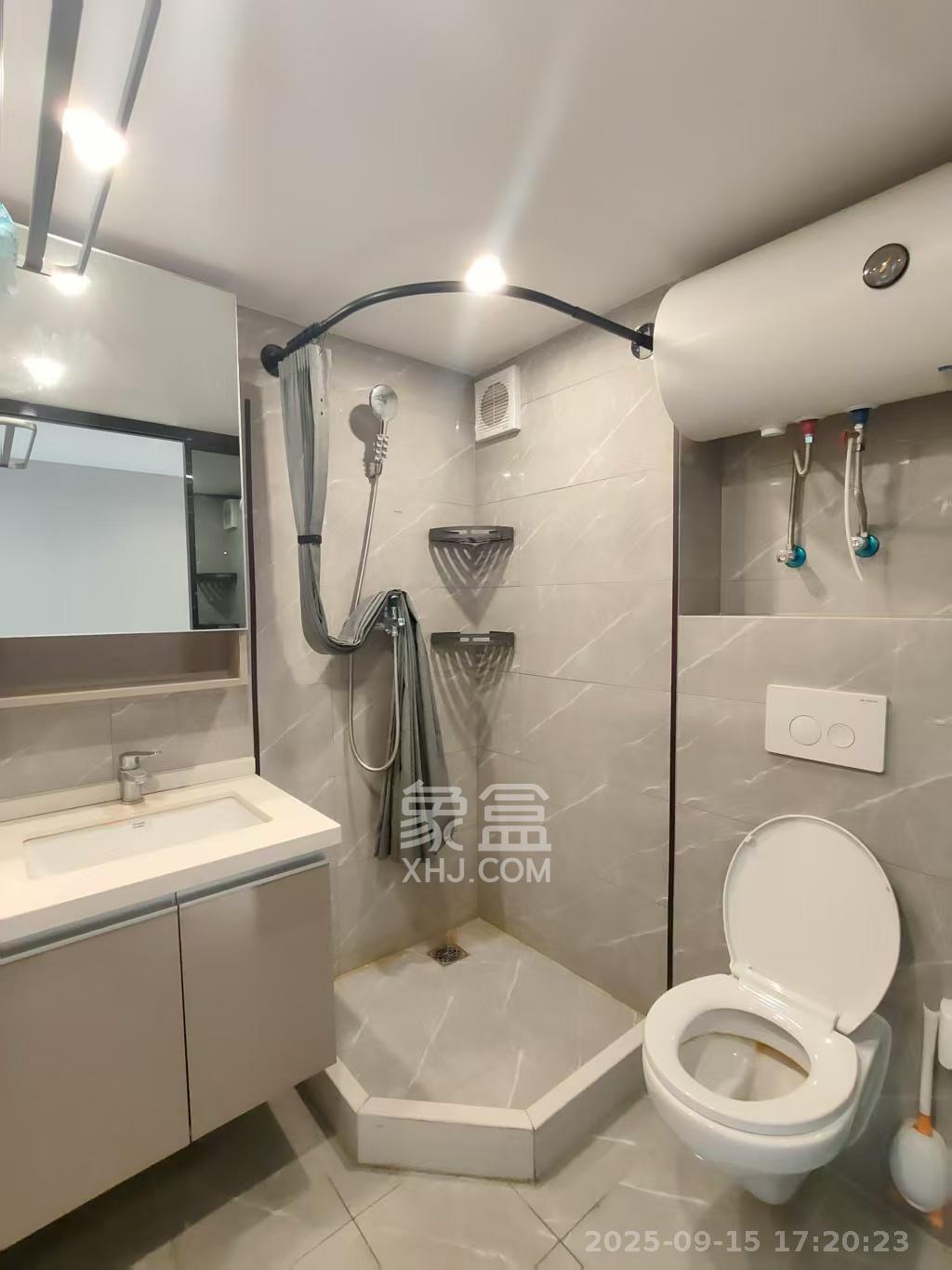 中一鲲出（鲲鹏府）  2室1厅1卫    2400.0元/月室内图