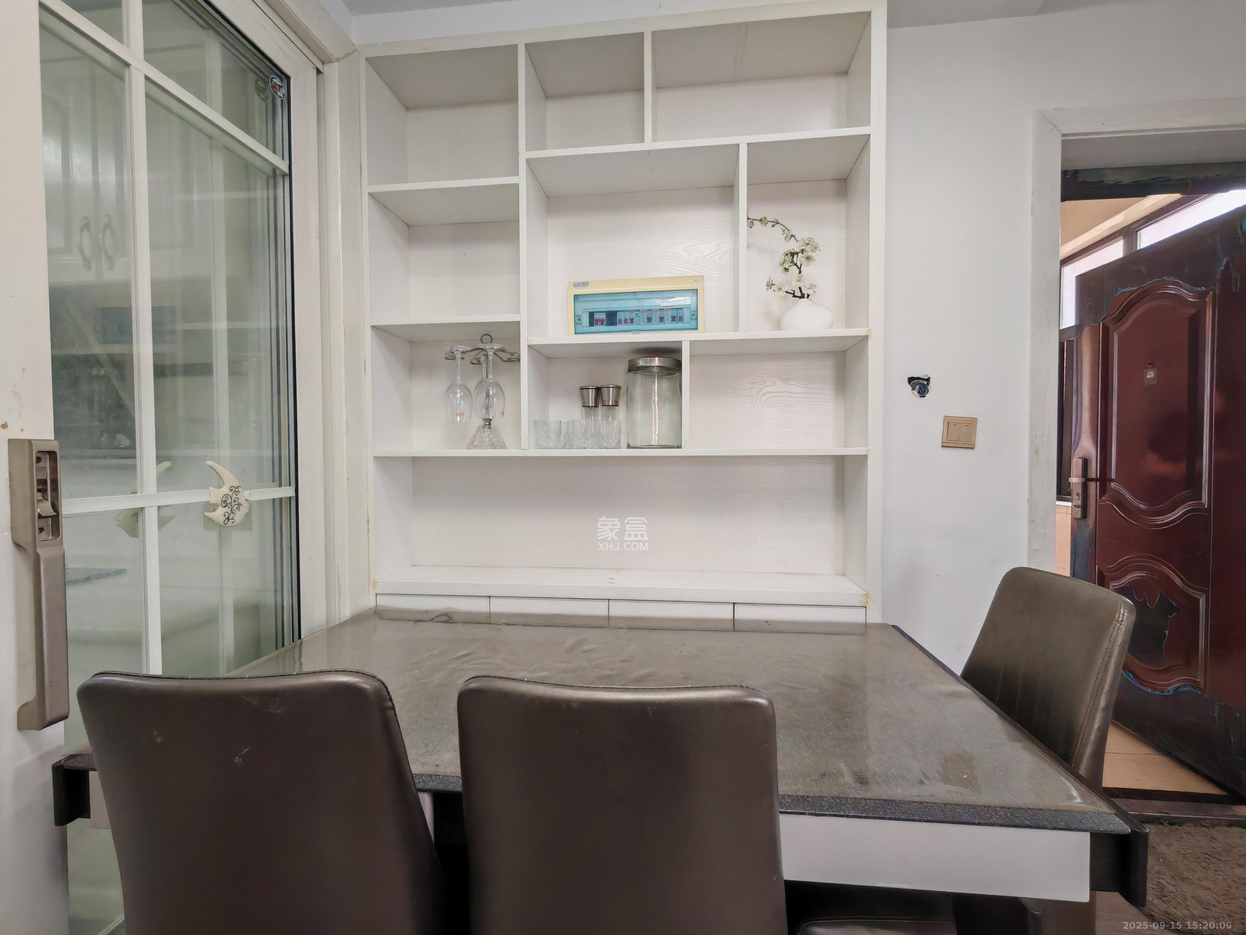 高盛华成 3室2厅1卫 2300.0元/月 高盛华成 3室2厅1卫 2300.0元/月室内图