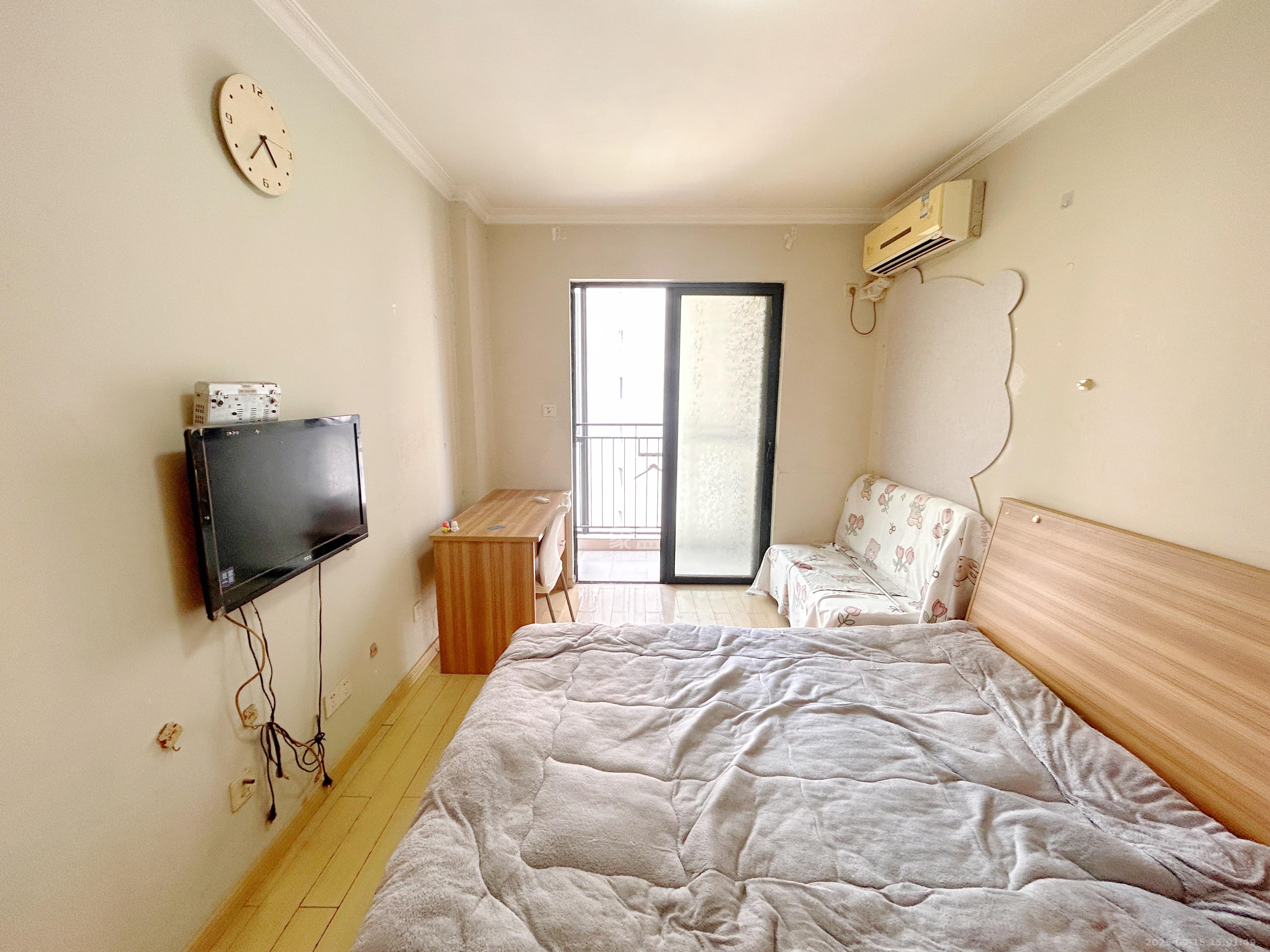 万科金域华府一期  1室1厅1卫    1100.0元/月 万科金域华府一期  1室1厅1卫    1100.0元/月