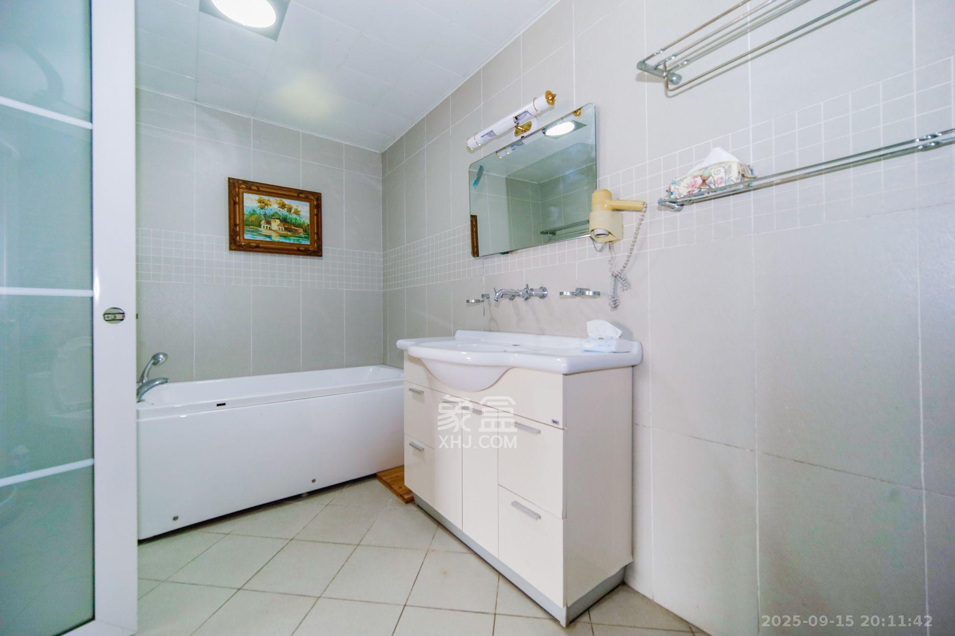 鑫天山水洲城 6室2厅3卫 5600.0元/月 鑫天山水洲城 6室2厅3卫 5600.0元/月室内图