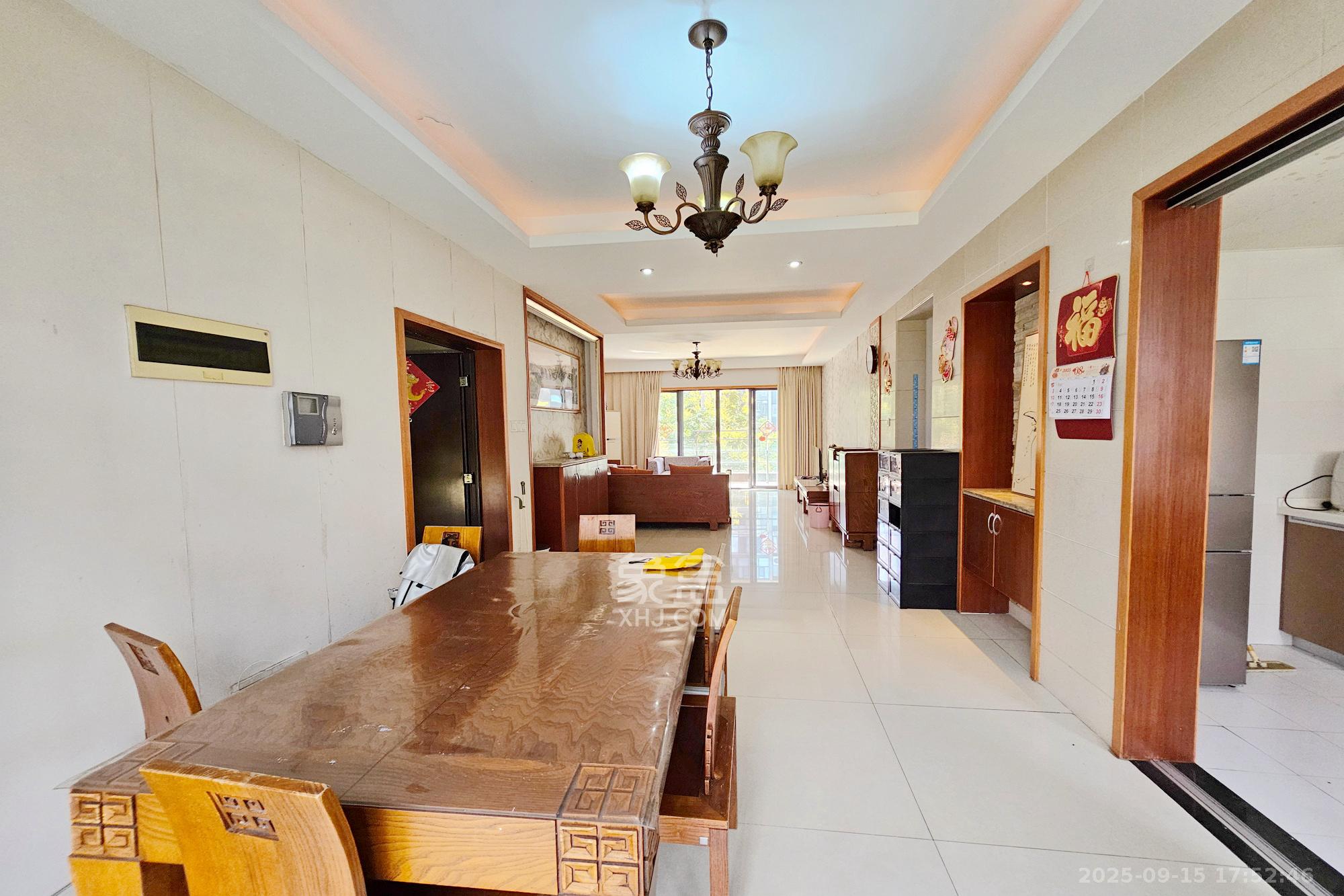 茂华国际湘  3室2厅2卫    140.0万客厅