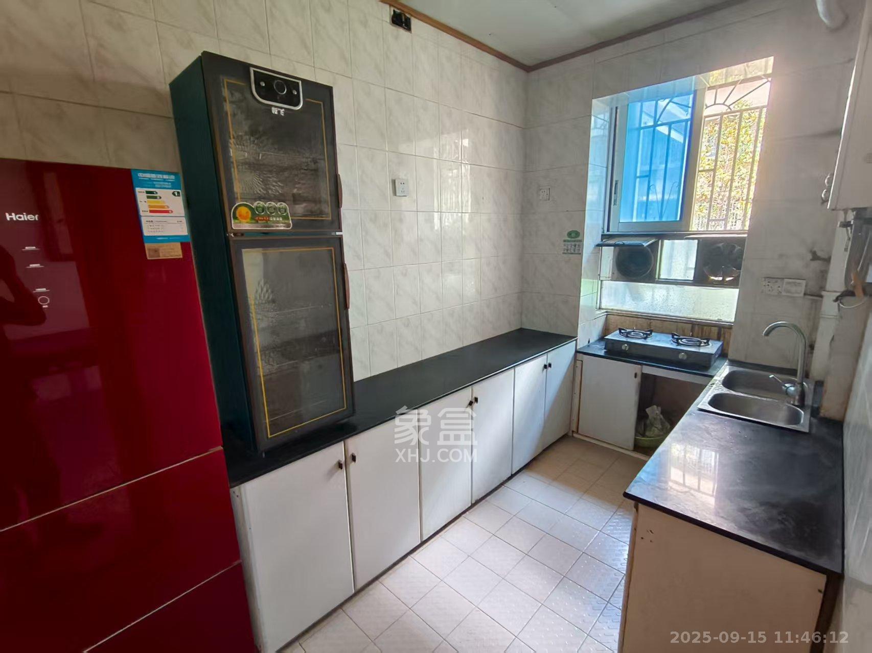 刑警之家  3室2厅2卫    2000.0元/月室内图