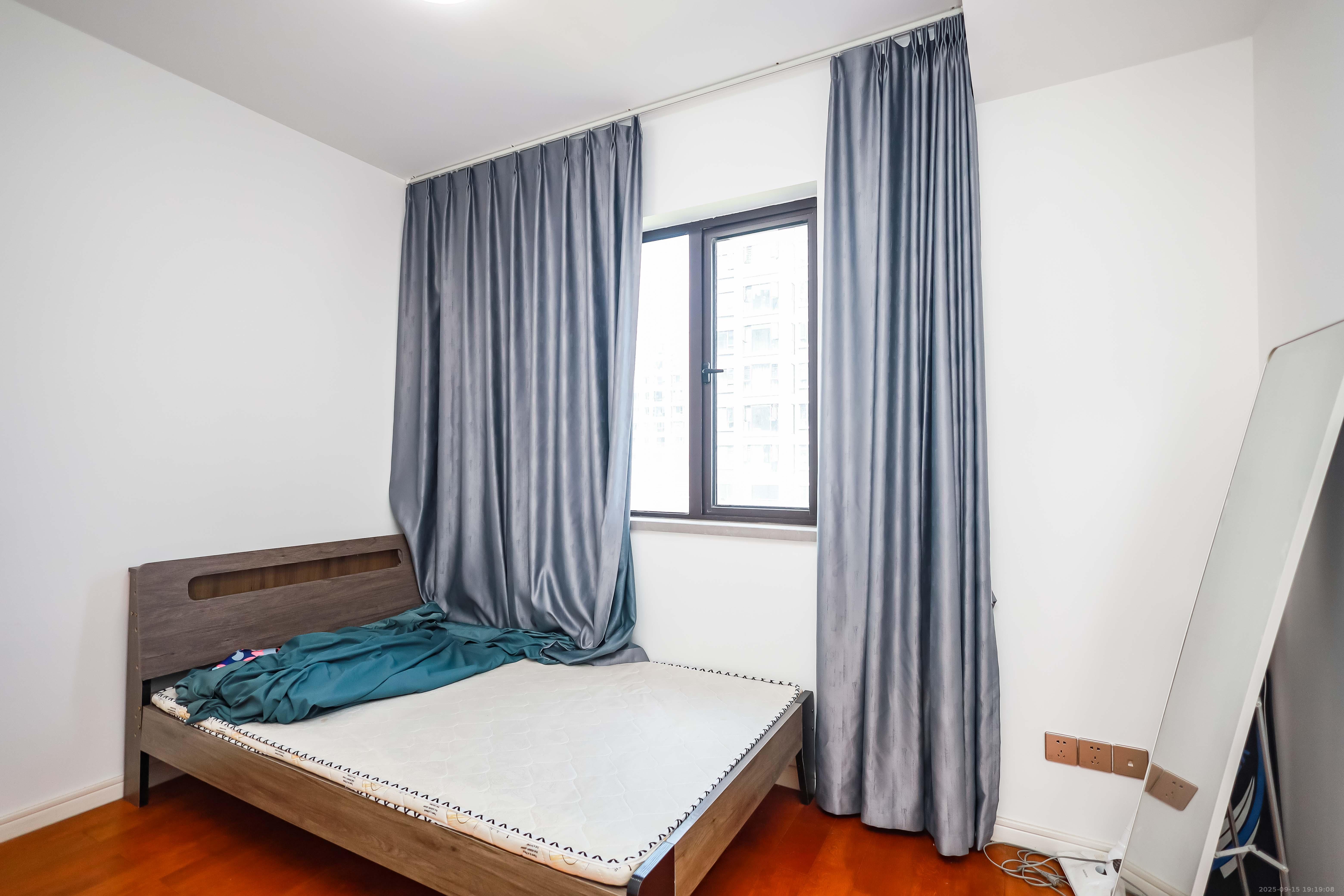 金基芳华 4室2厅2卫 145.0万 金基芳华 4室2厅2卫 145.0万卧室