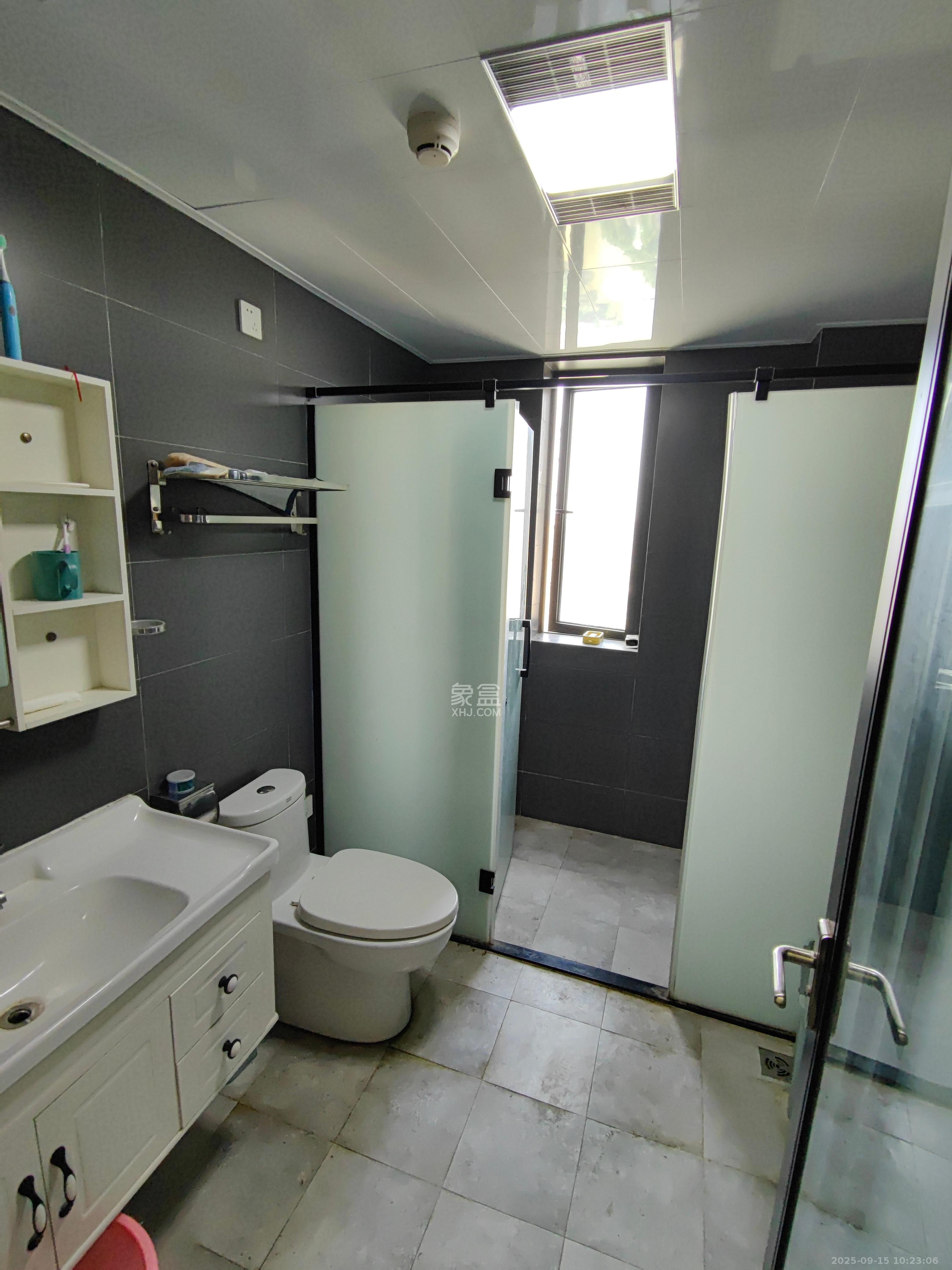 天祥水晶湾 4室2厅2卫 5000.0元/月 天祥水晶湾 4室2厅2卫 5000.0元/月室内图