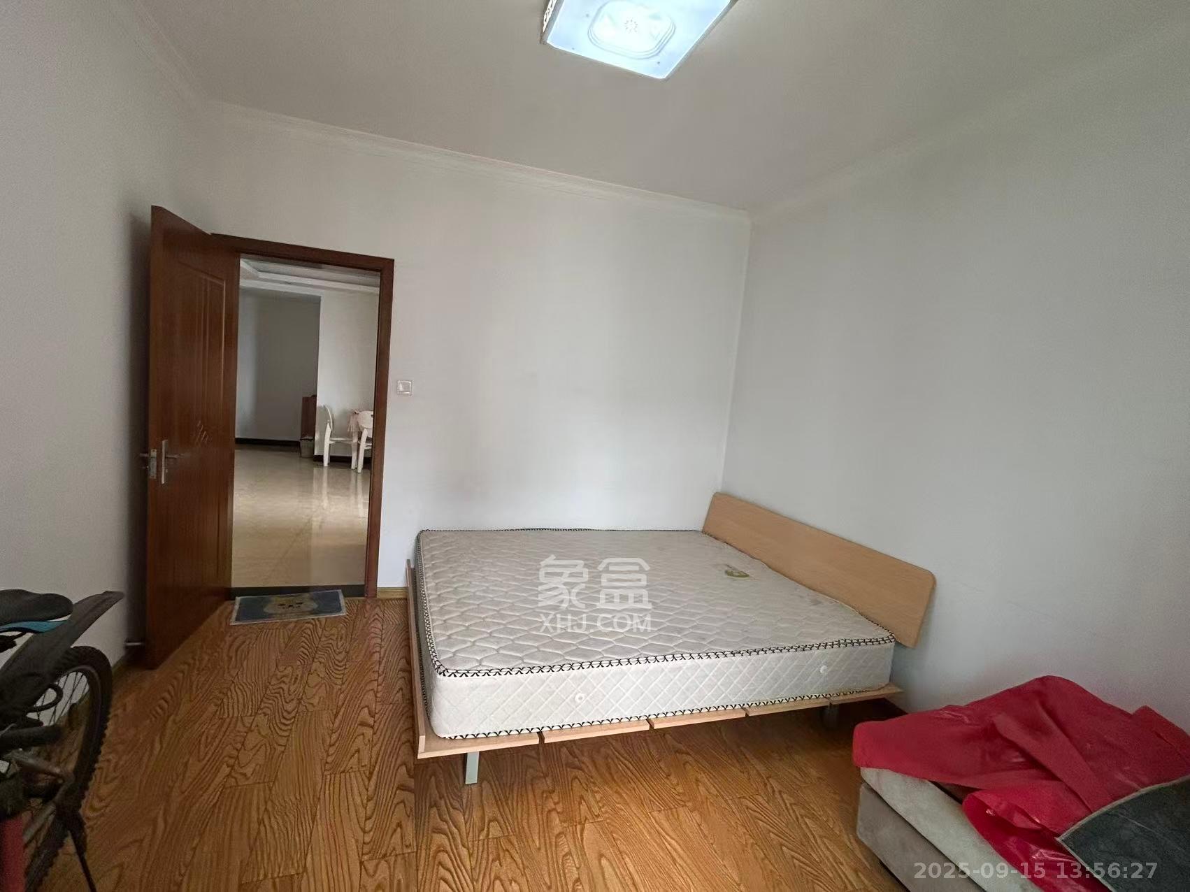 尊邸华庭  1室2厅1卫    2100.0元/月室内图