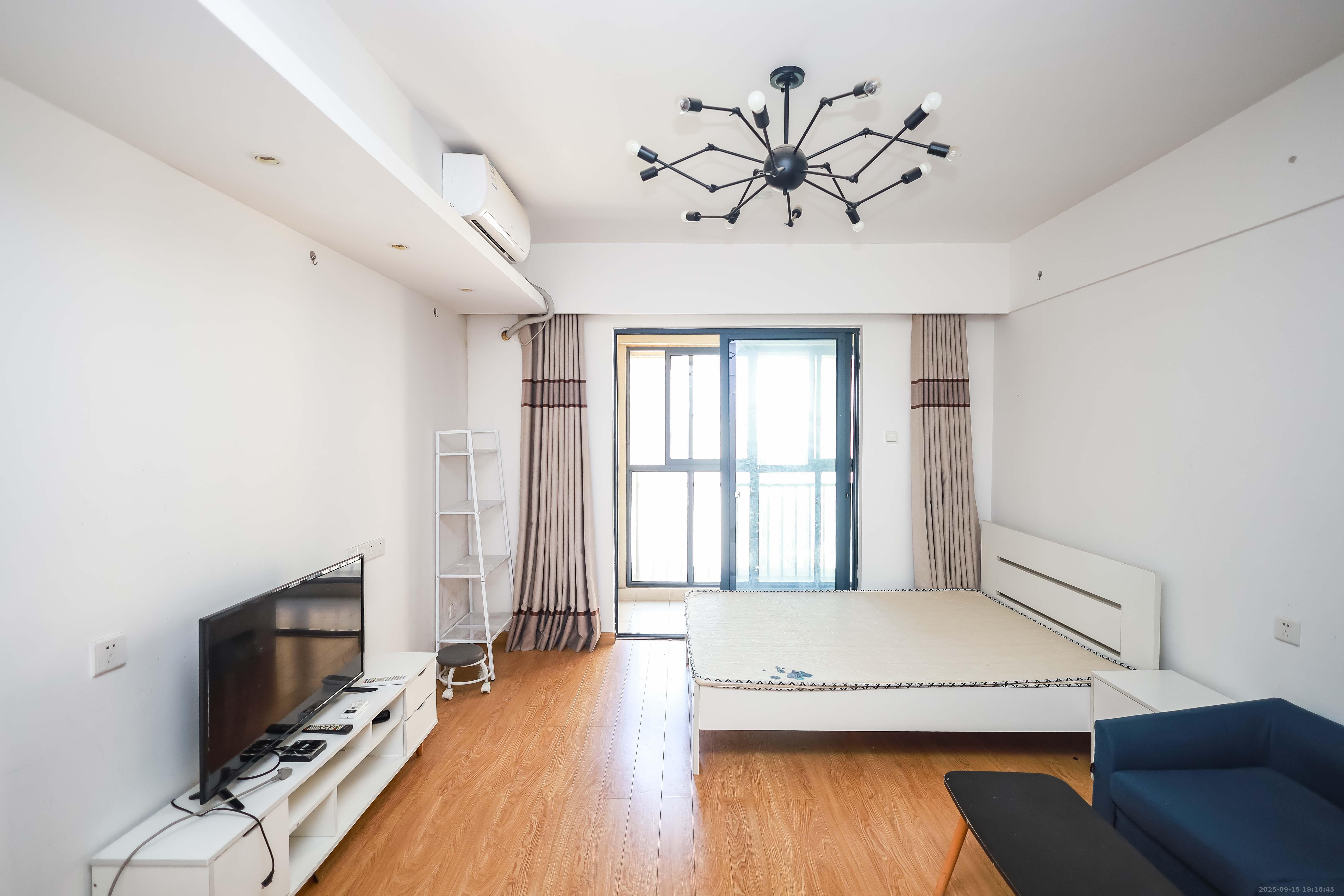 荣泰广场  1室1厅1卫    25.0万