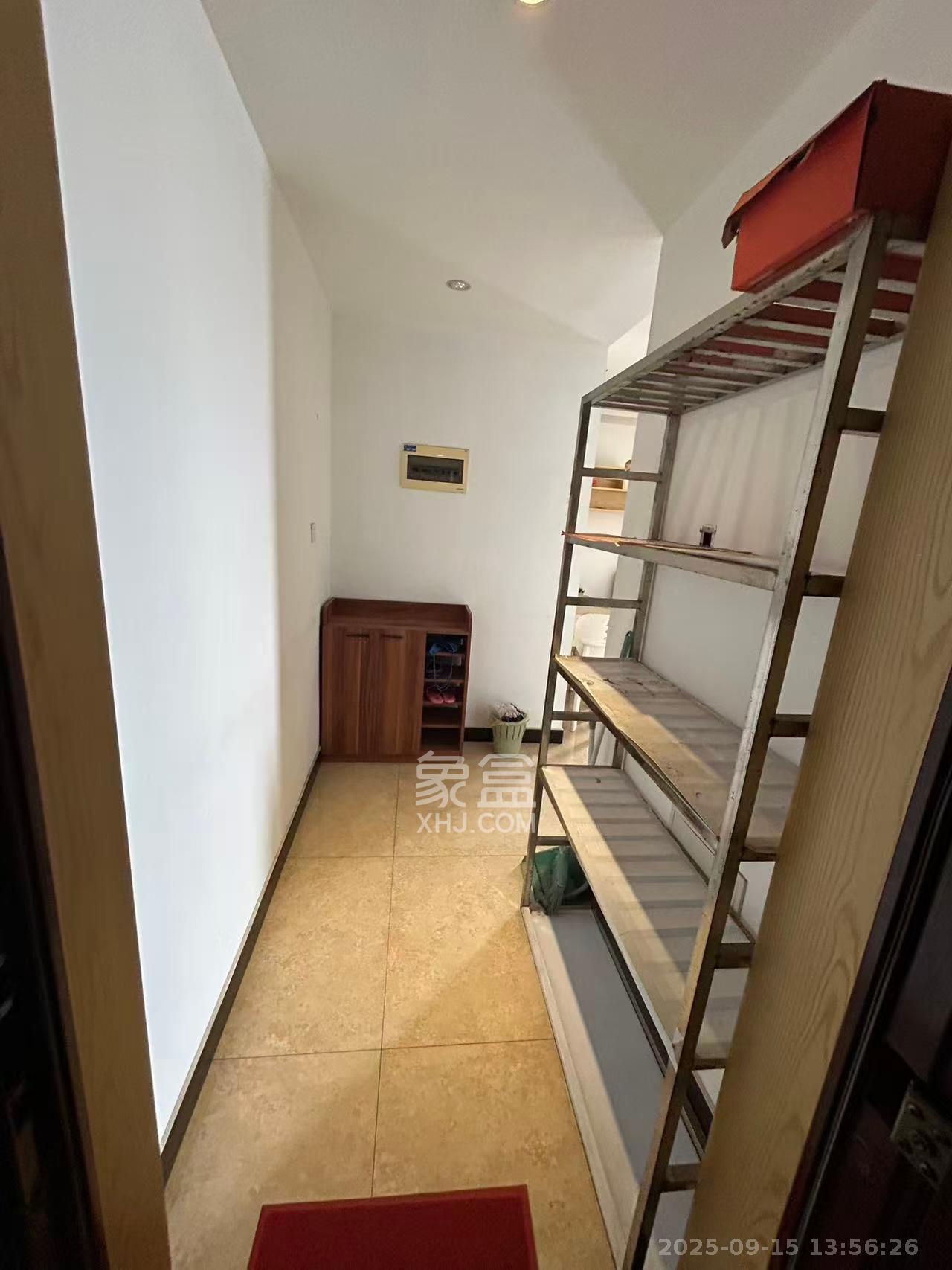 尊邸华庭 1室2厅1卫 2100.0元/月 尊邸华庭 1室2厅1卫 2100.0元/月室内图