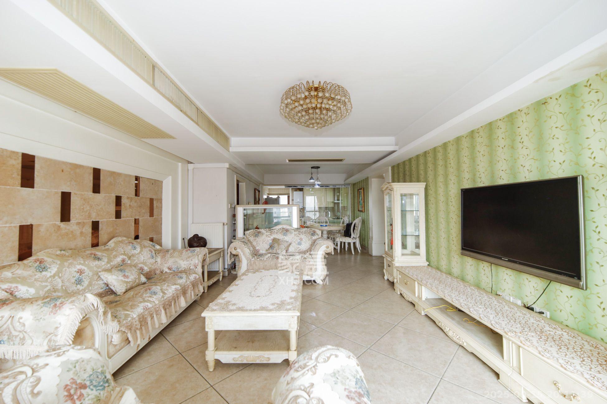 鑫天山水洲城 6室2厅3卫 5600.0元/月 鑫天山水洲城 6室2厅3卫 5600.0元/月室内图