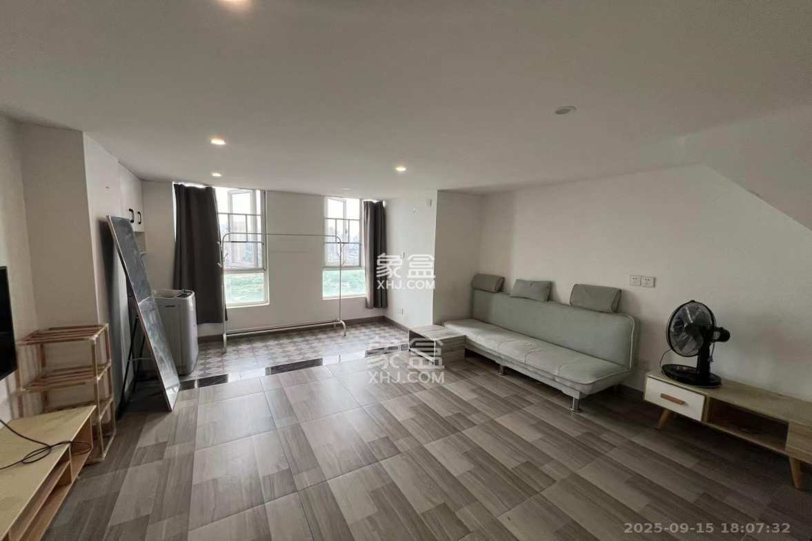 MOMA当代广场 1室1厅1卫 1100.0元/月 MOMA当代广场 1室1厅1卫 1100.0元/月室内图