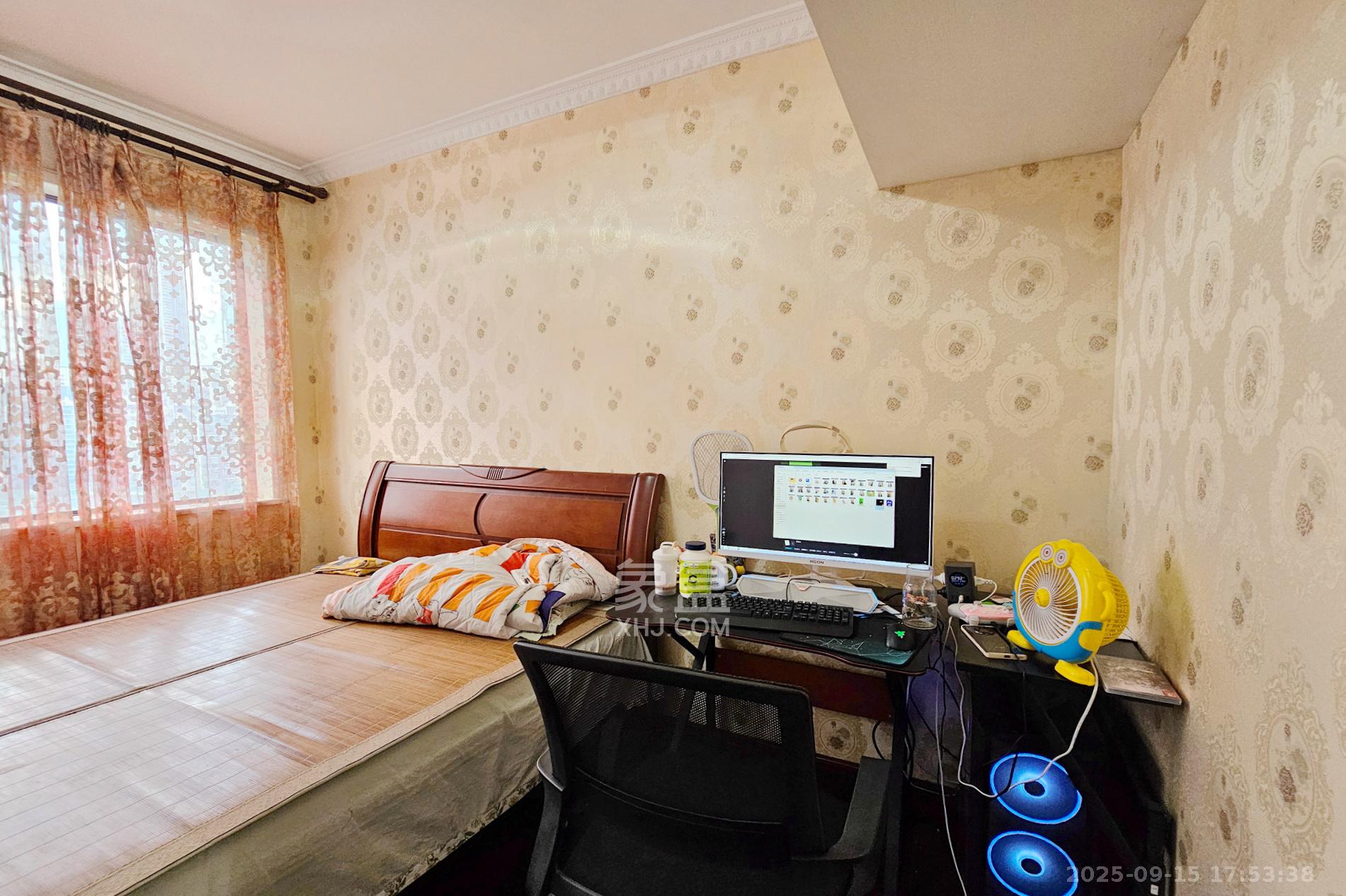 雨花公馆(紫苔名苑) 4室2厅2卫 155.0万 雨花公馆(紫苔名苑) 4室2厅2卫 155.0万卧室