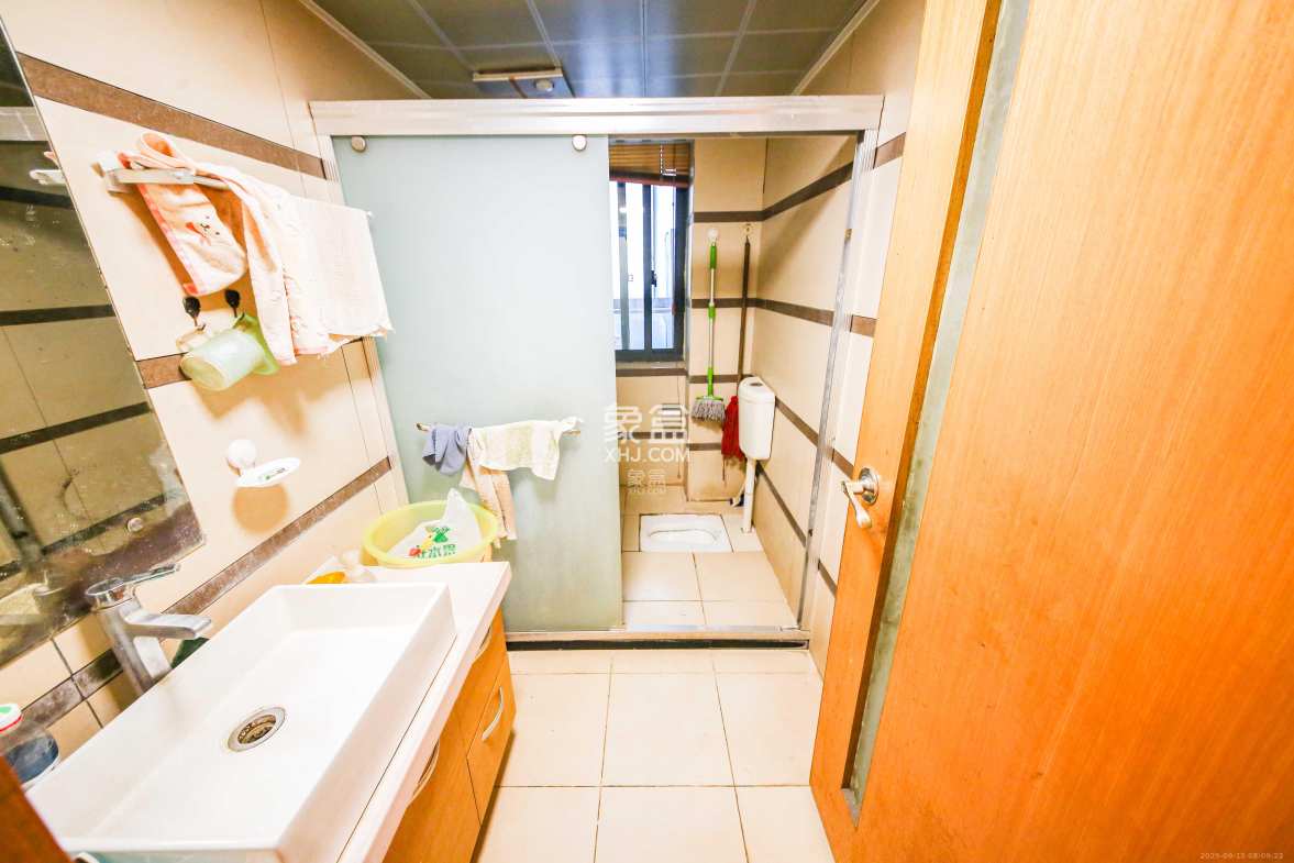 博林金谷 3室2厅2卫 168.0万 博林金谷 3室2厅2卫 168.0万卫生间