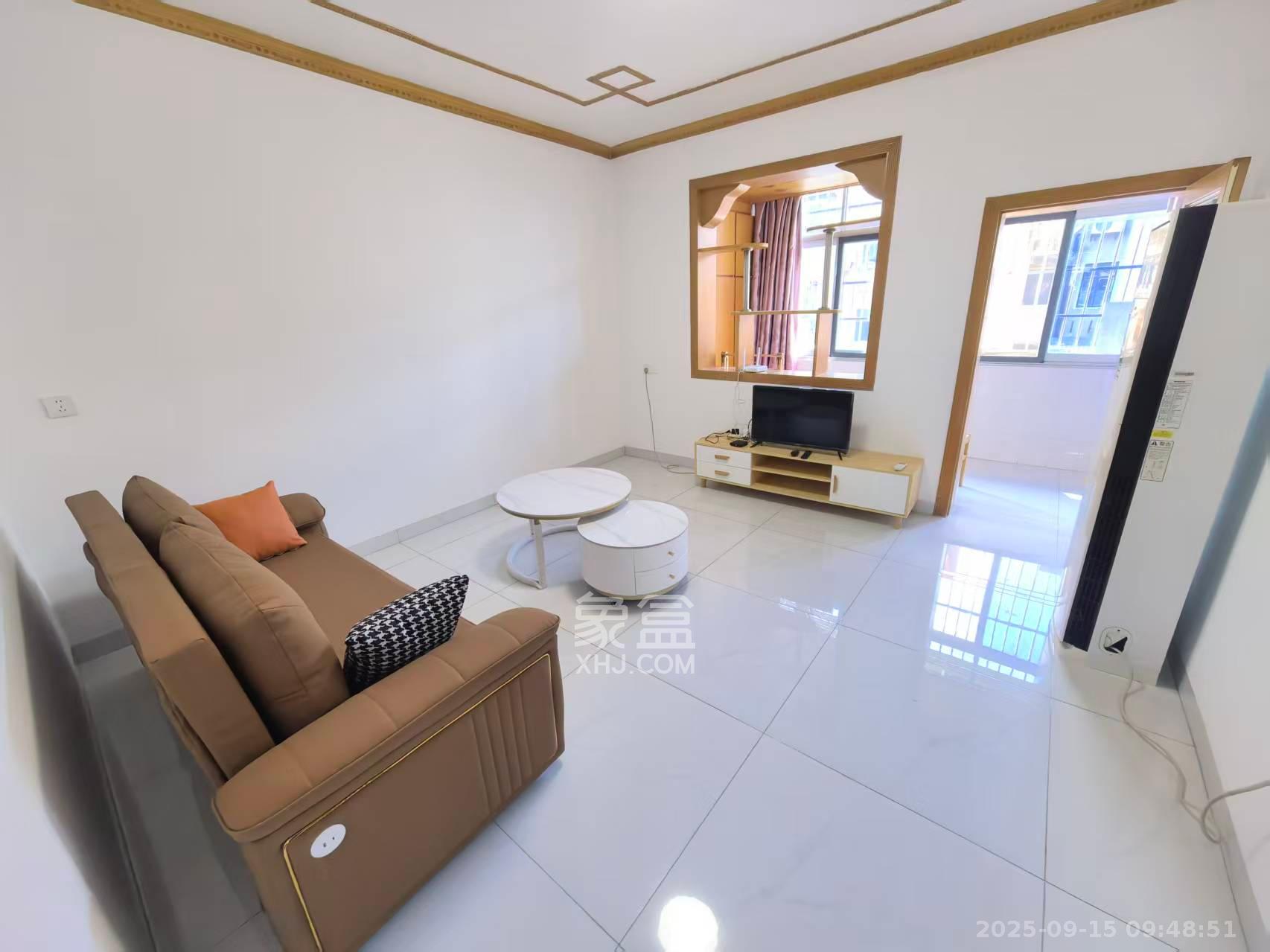 望月湖小区十片  3室2厅1卫    2100.0元/月室内图