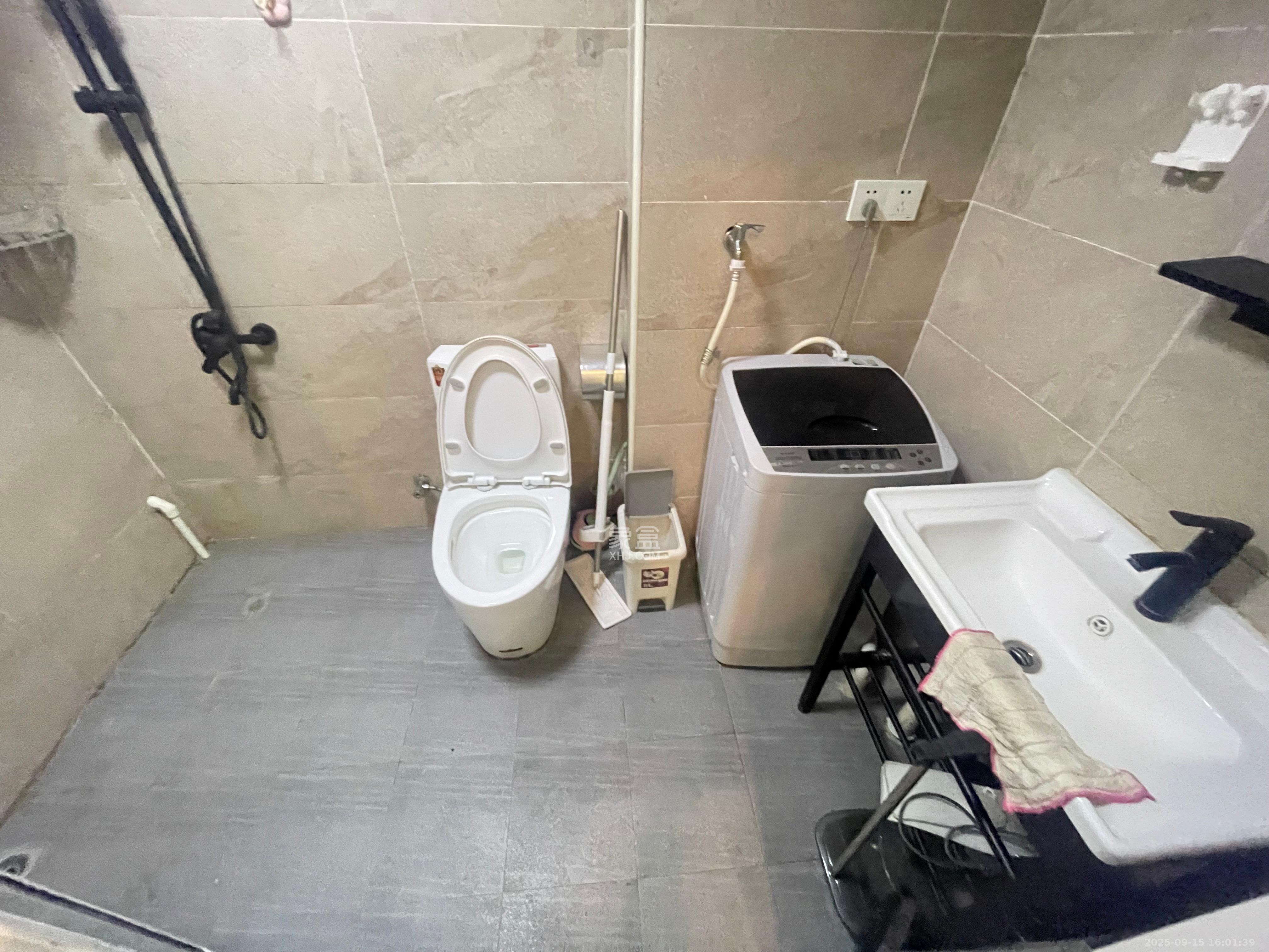 YO领域(领御大厦) 1室1厅1卫 1800.0元/月 YO领域(领御大厦) 1室1厅1卫 1800.0元/月室内图