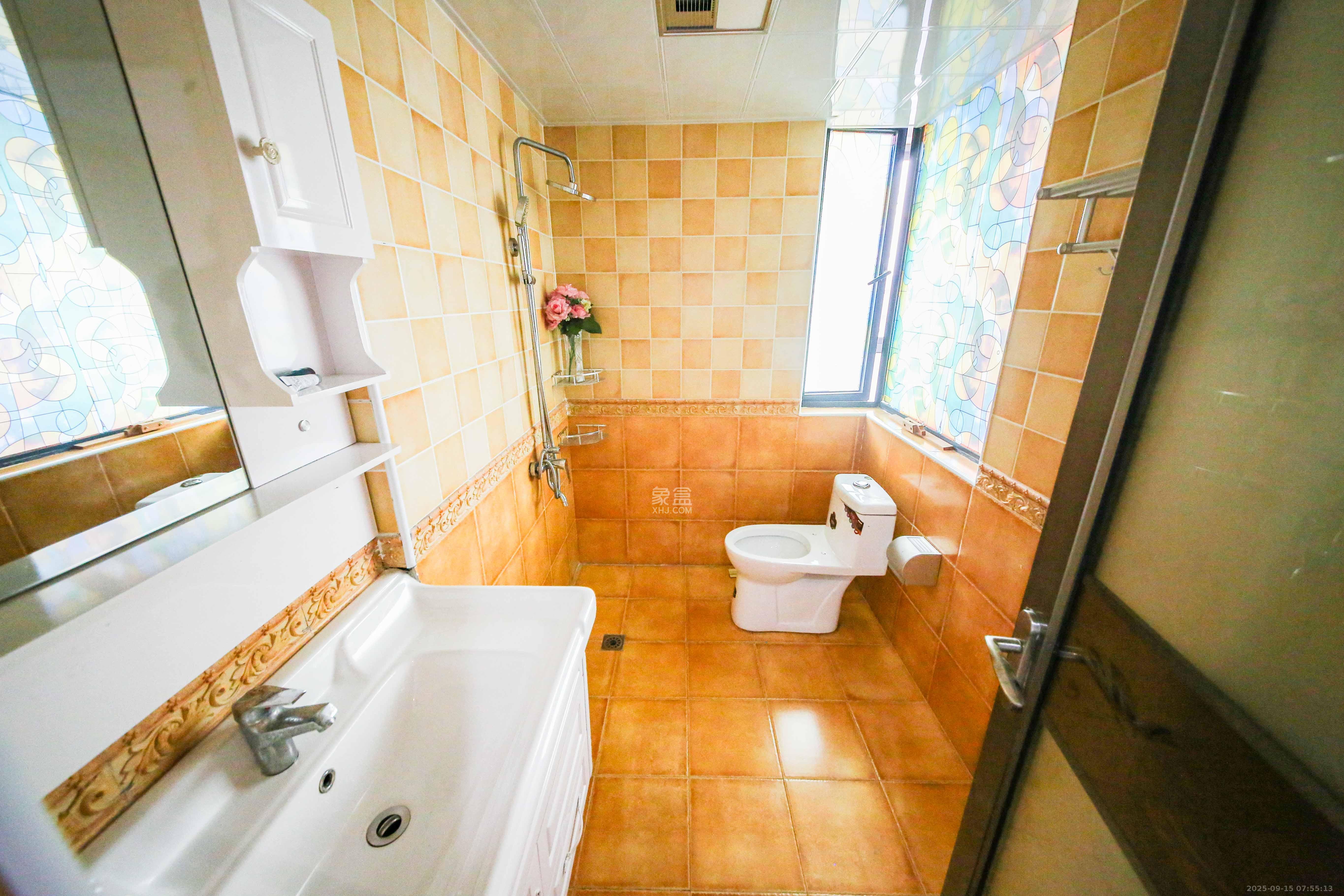 湘府9号 3室2厅2卫 138.0万 湘府9号 3室2厅2卫 138.0万卫生间