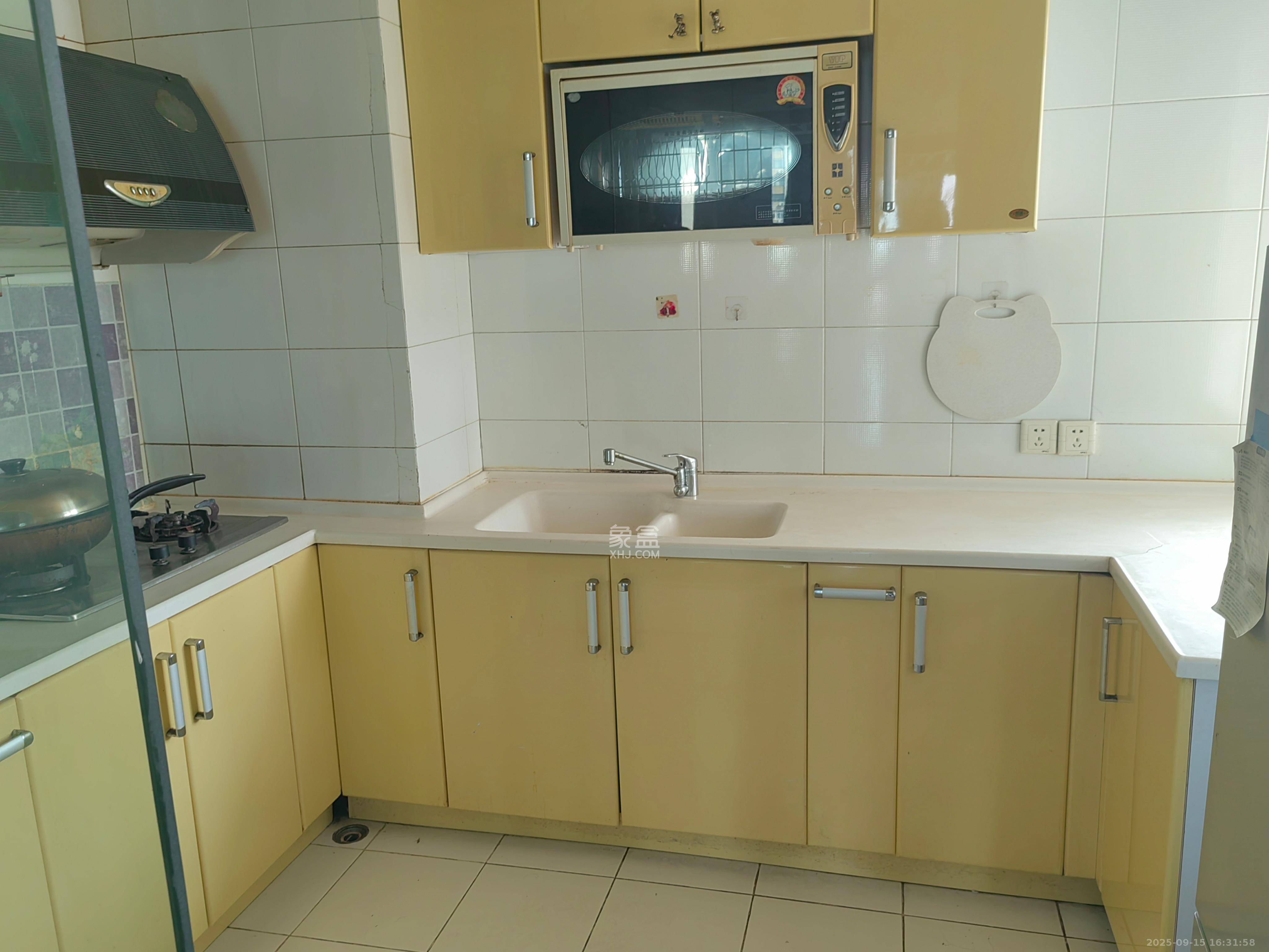 金色华庭  3室2厅2卫    3000.0元/月室内图