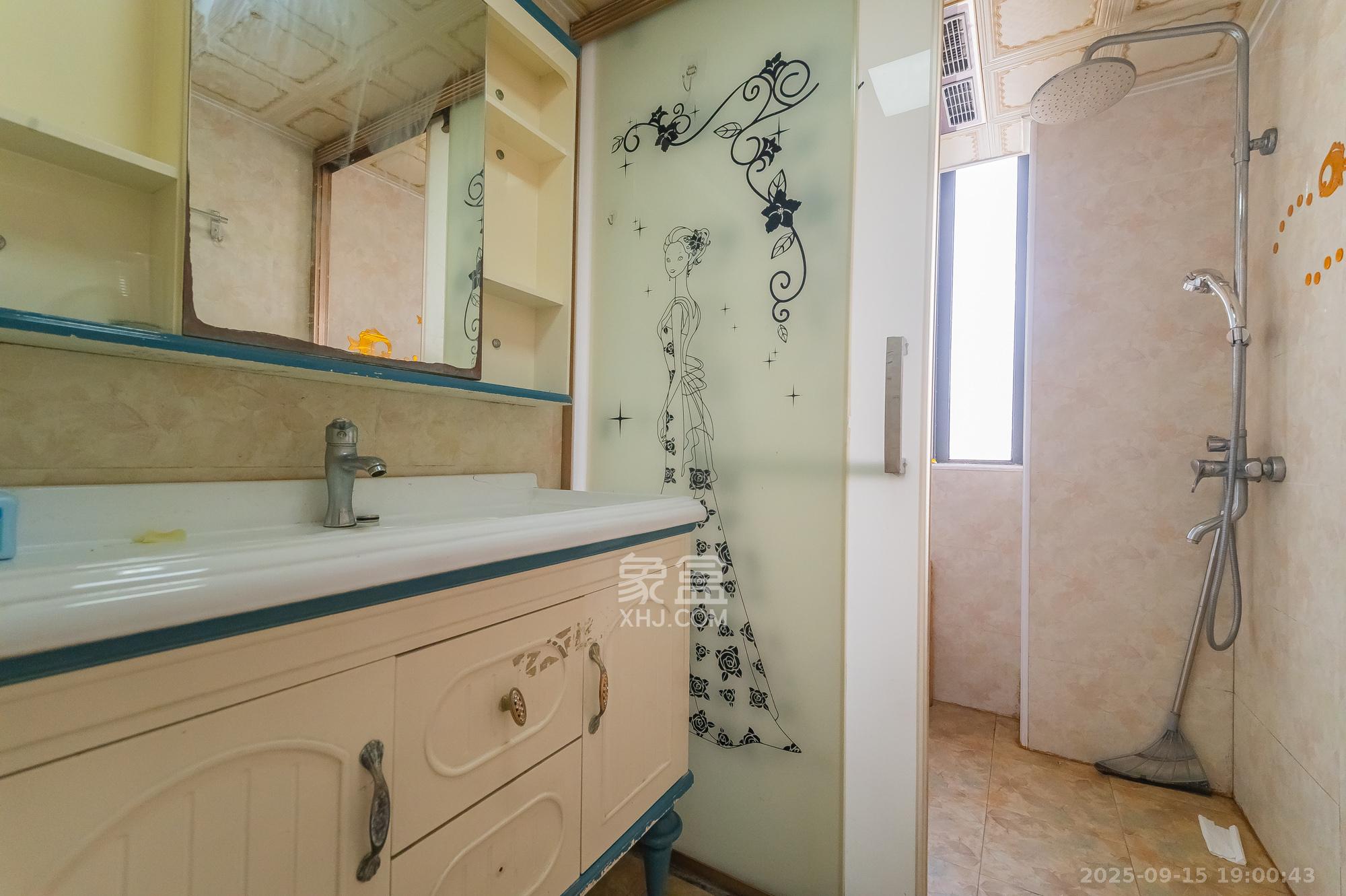 恒基凯旋门一二期 3室2厅1卫 68.8万 恒基凯旋门一二期 3室2厅1卫 68.8万卫生间