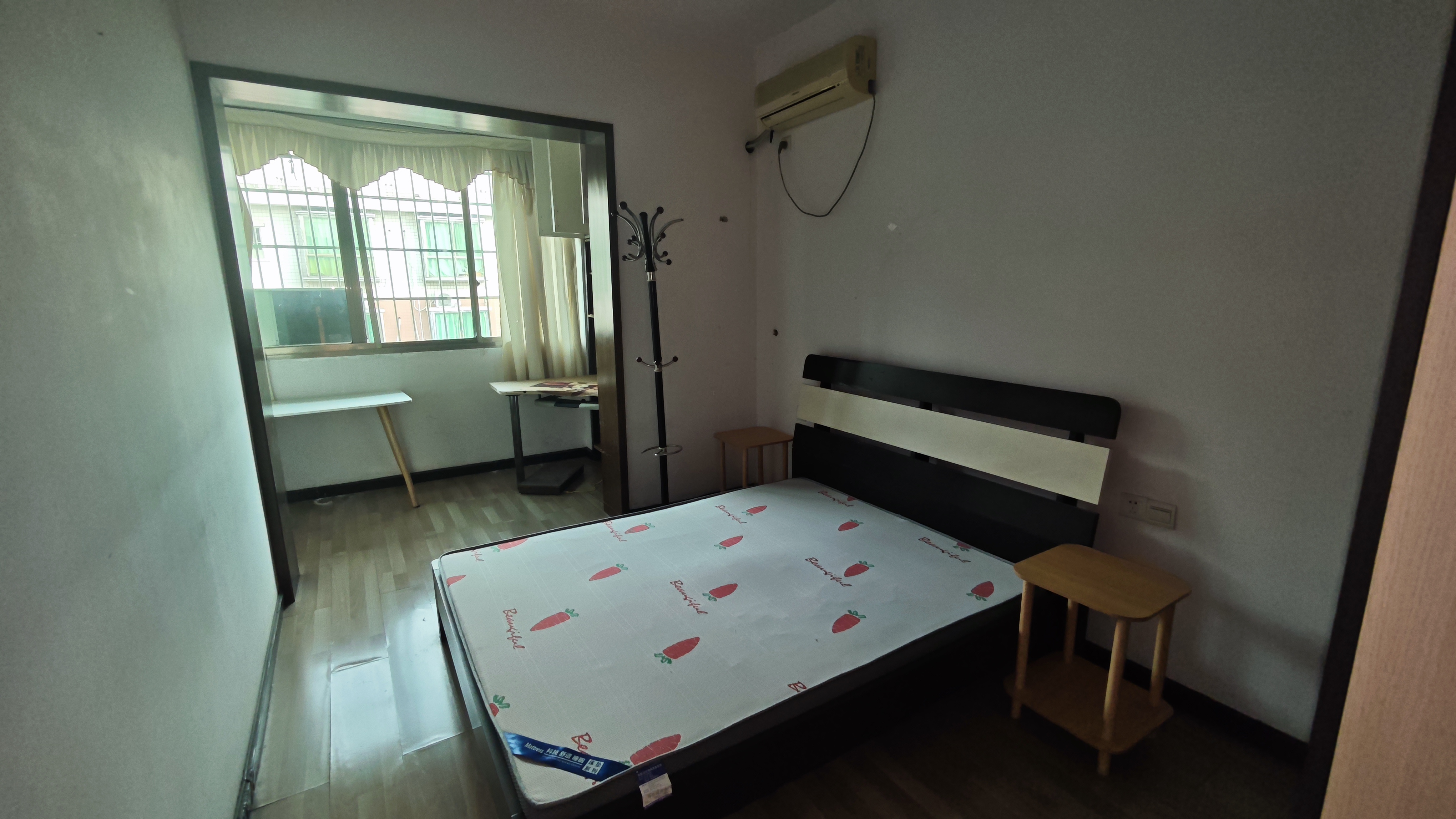 南华苑  3室2厅2卫   1400.00元/月室内图