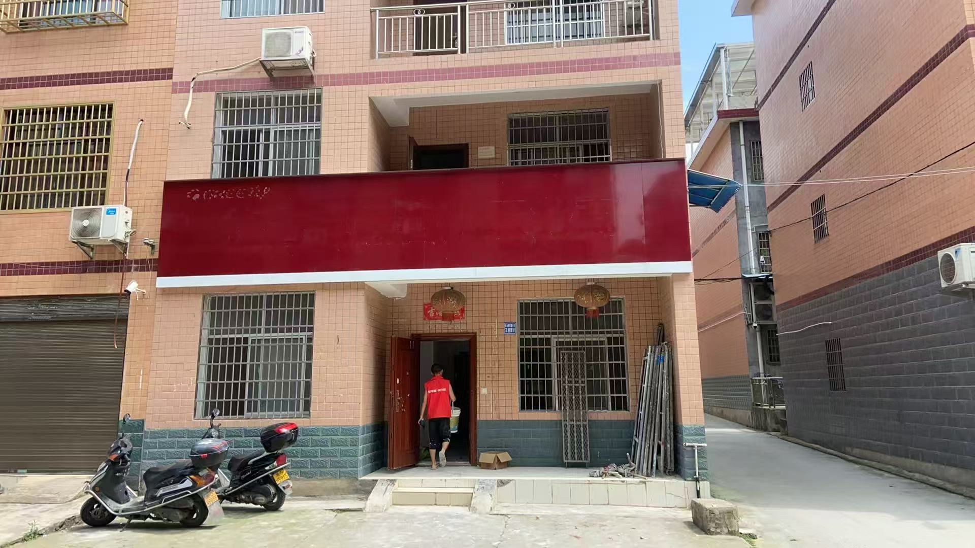 黄金塔安置小区散盘 4室3厅3卫 2500.0元/月 黄金塔安置小区散盘 4室3厅3卫 2500.0元/月室内图