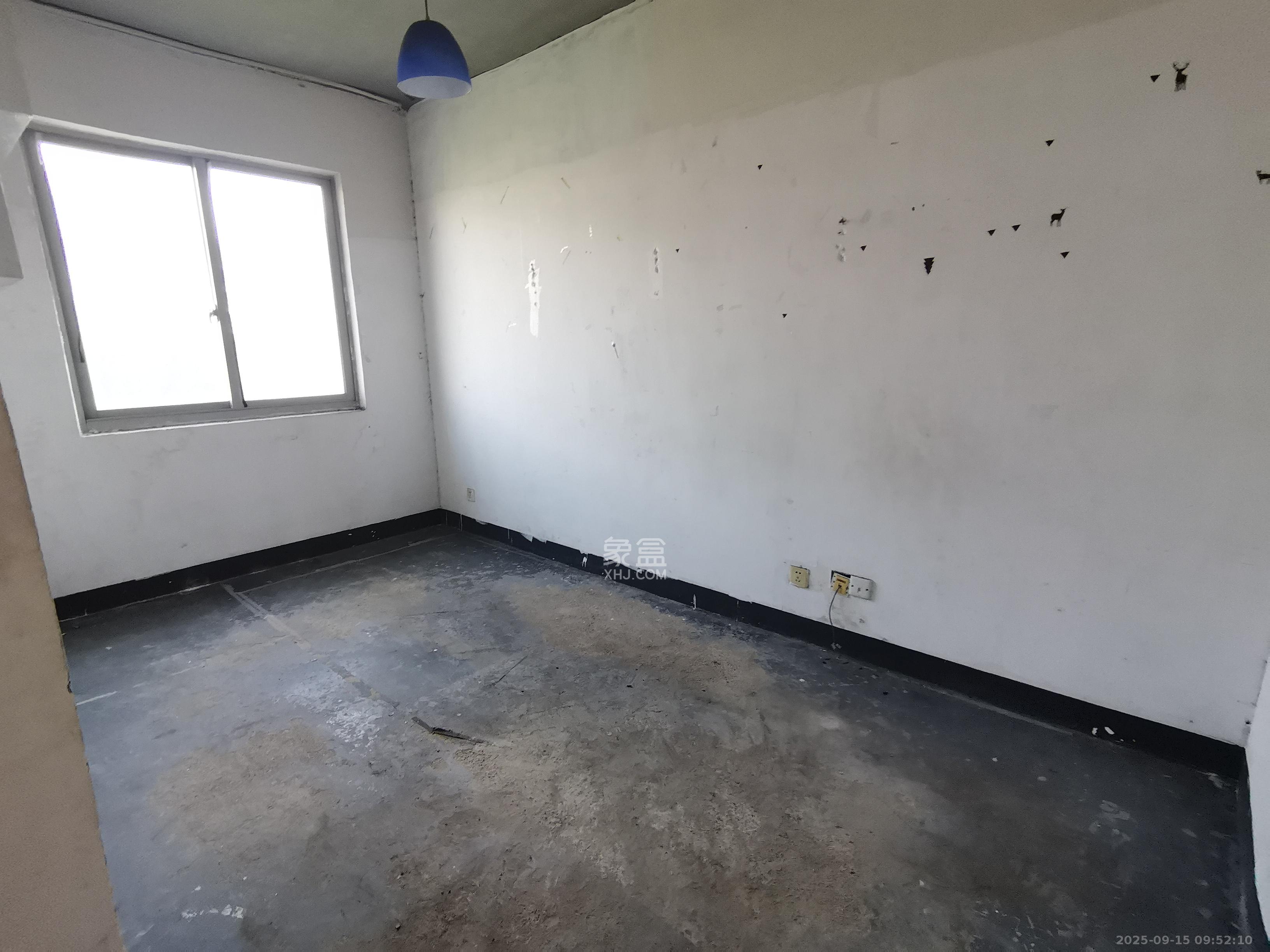 阳光100二期  4室2厅2卫    1800.0元/月室内图