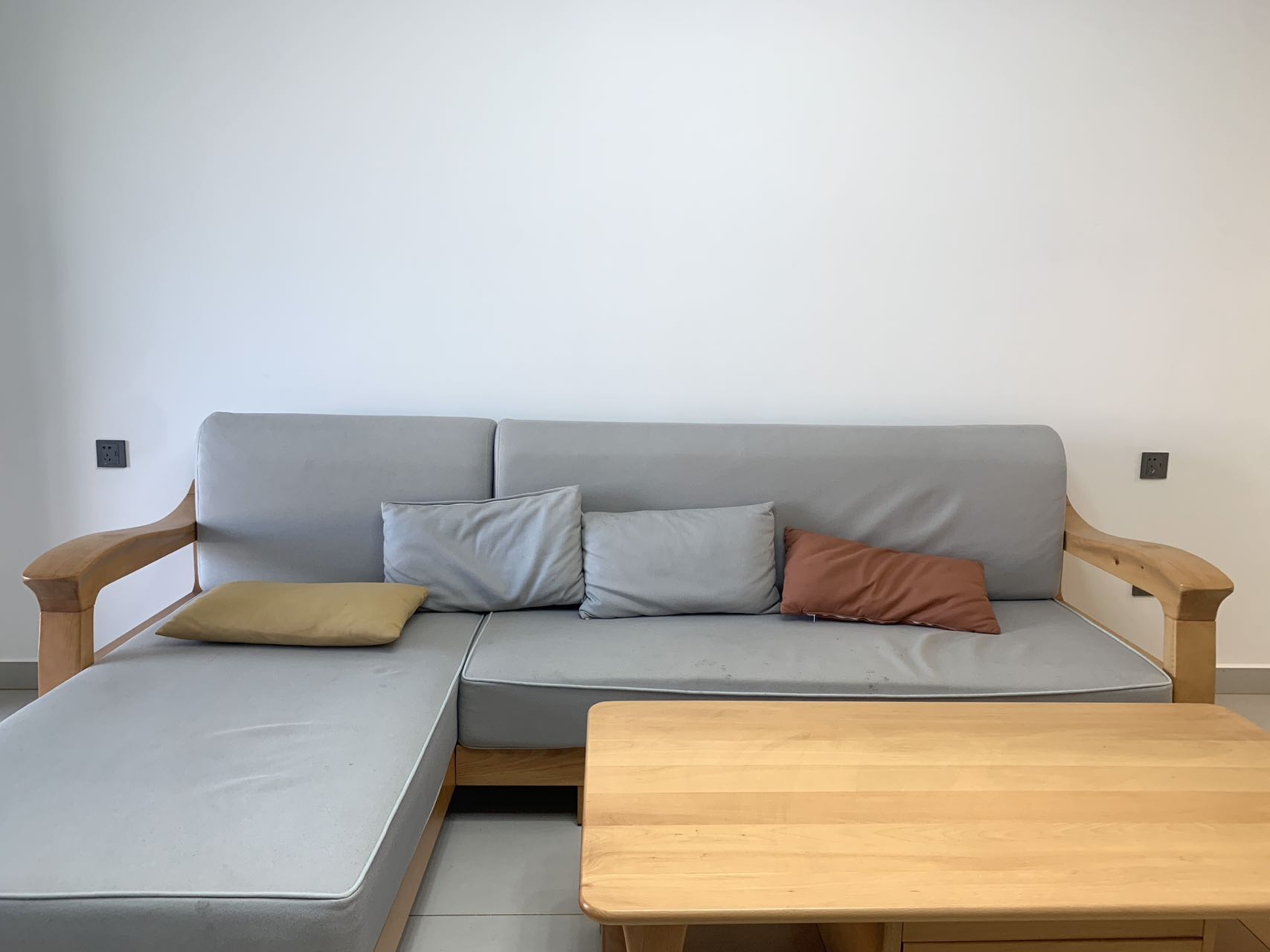 海航豪庭南苑 3室2厅1卫 275.0万 海航豪庭南苑 3室2厅1卫 275.0万客厅