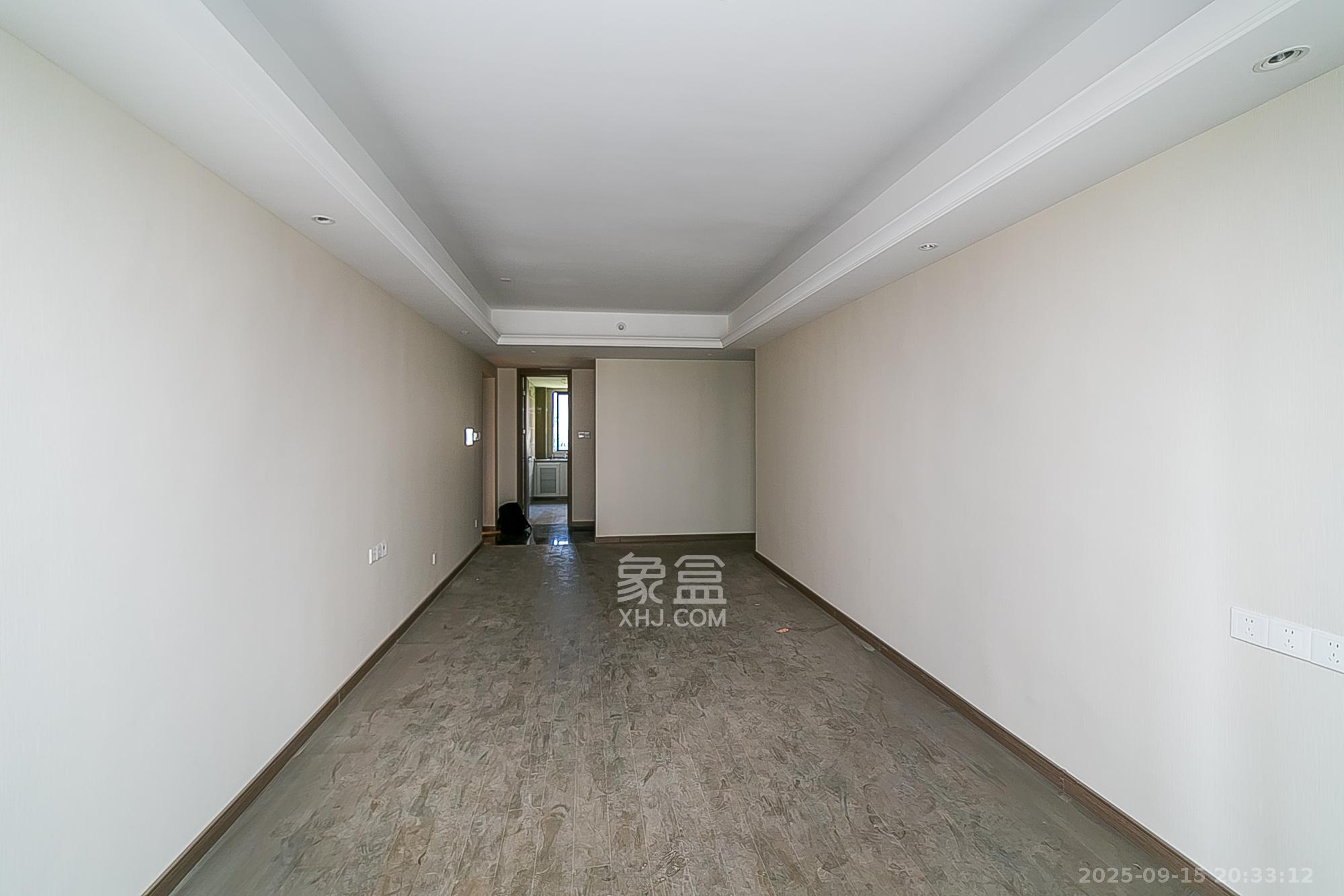 新力铂园(江山云著)  3室2厅2卫    113.8万 新力铂园(江山云著)  3室2厅2卫    113.8万客厅