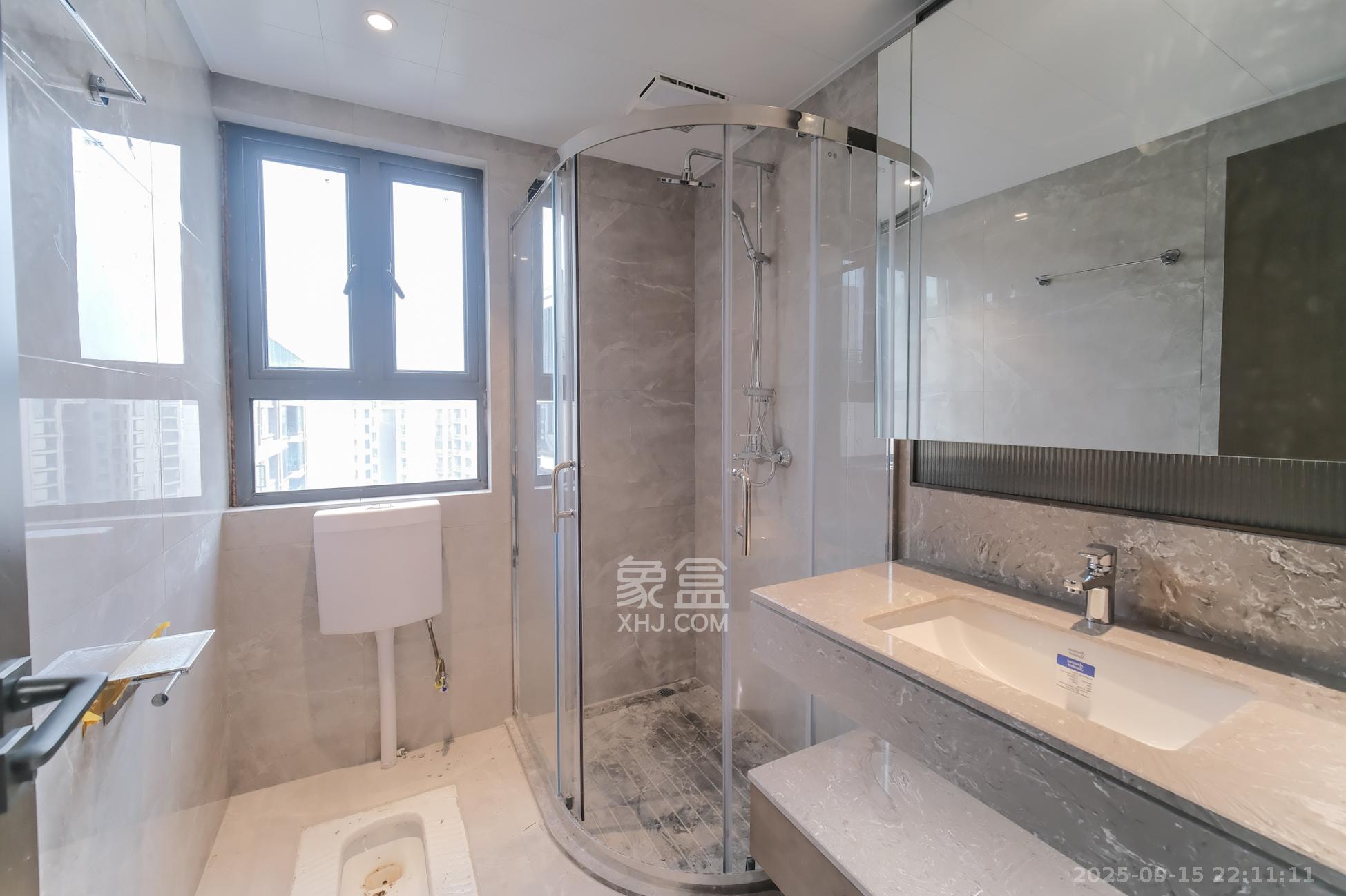 荣盛城  3室2厅2卫    105.8万卫生间