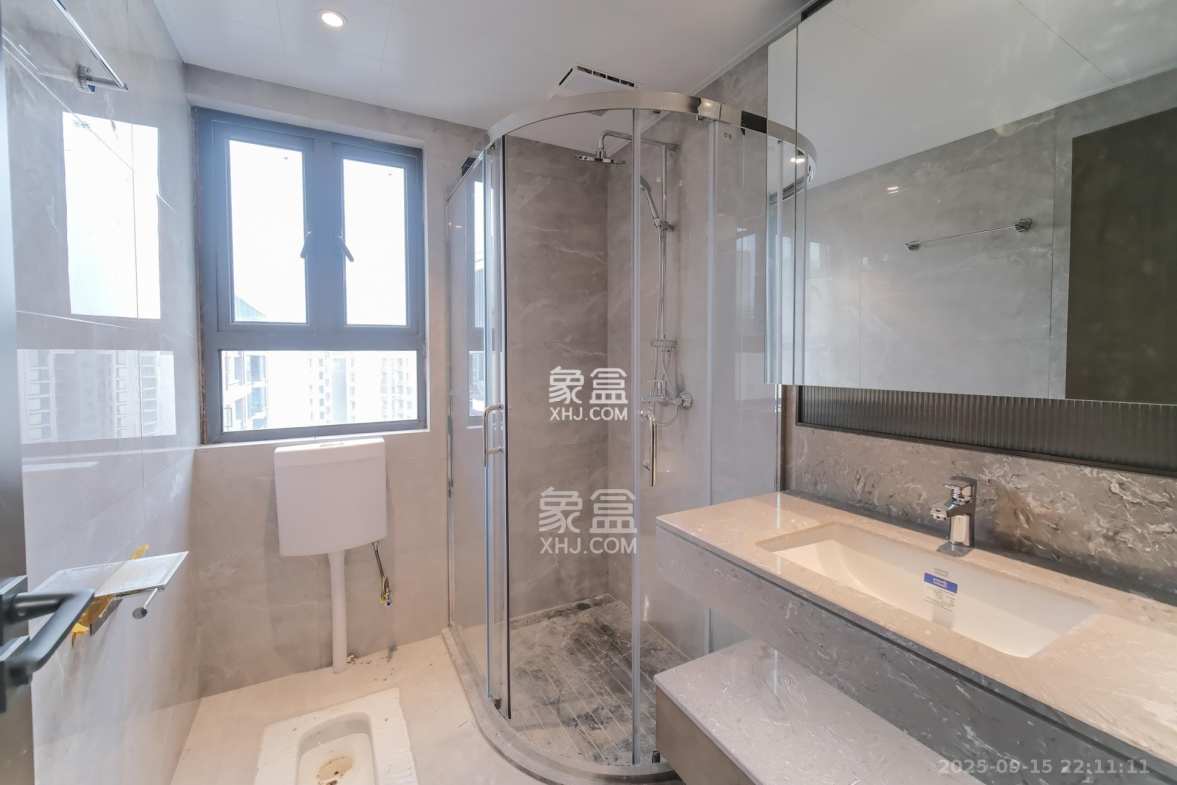 荣盛城  3室2厅2卫    105.8万 荣盛城  3室2厅2卫    105.8万卫生间