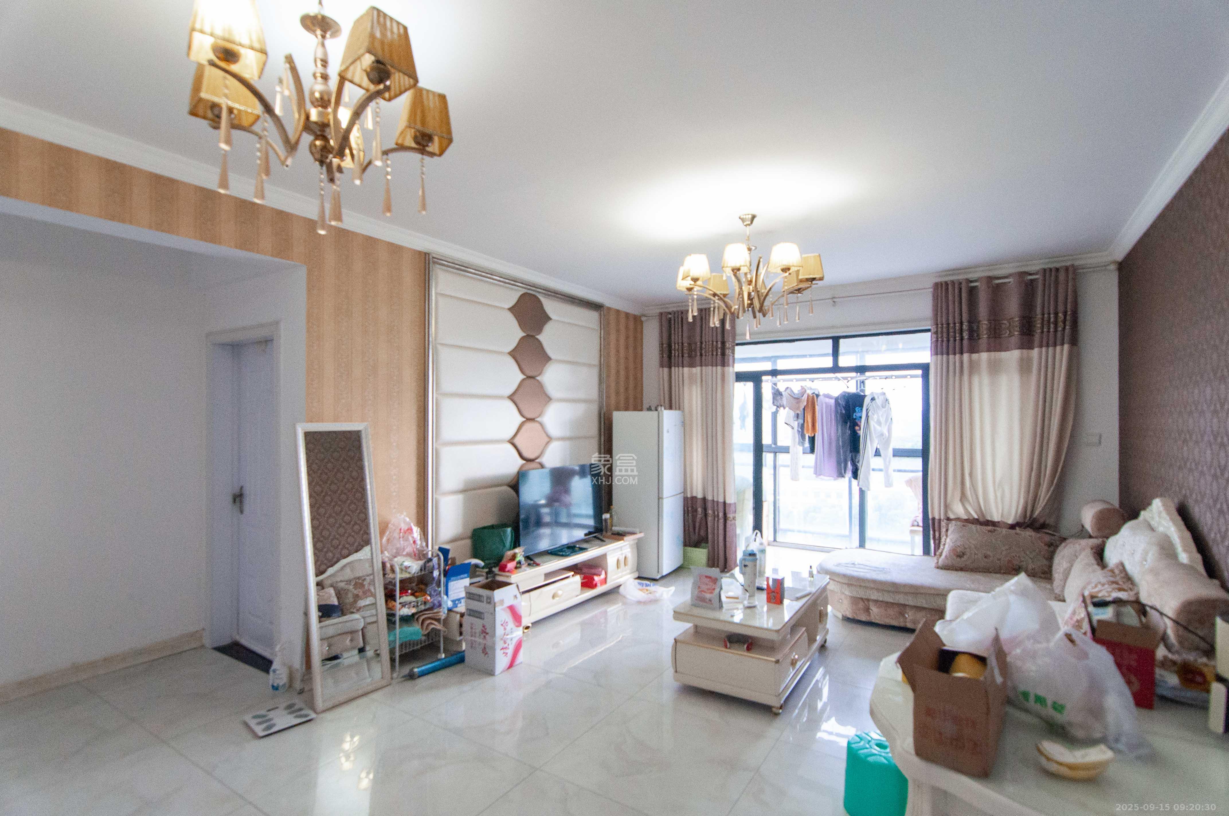 海林馨香雅苑  2室2厅1卫    70.0万 海林馨香雅苑  2室2厅1卫    70.0万客厅