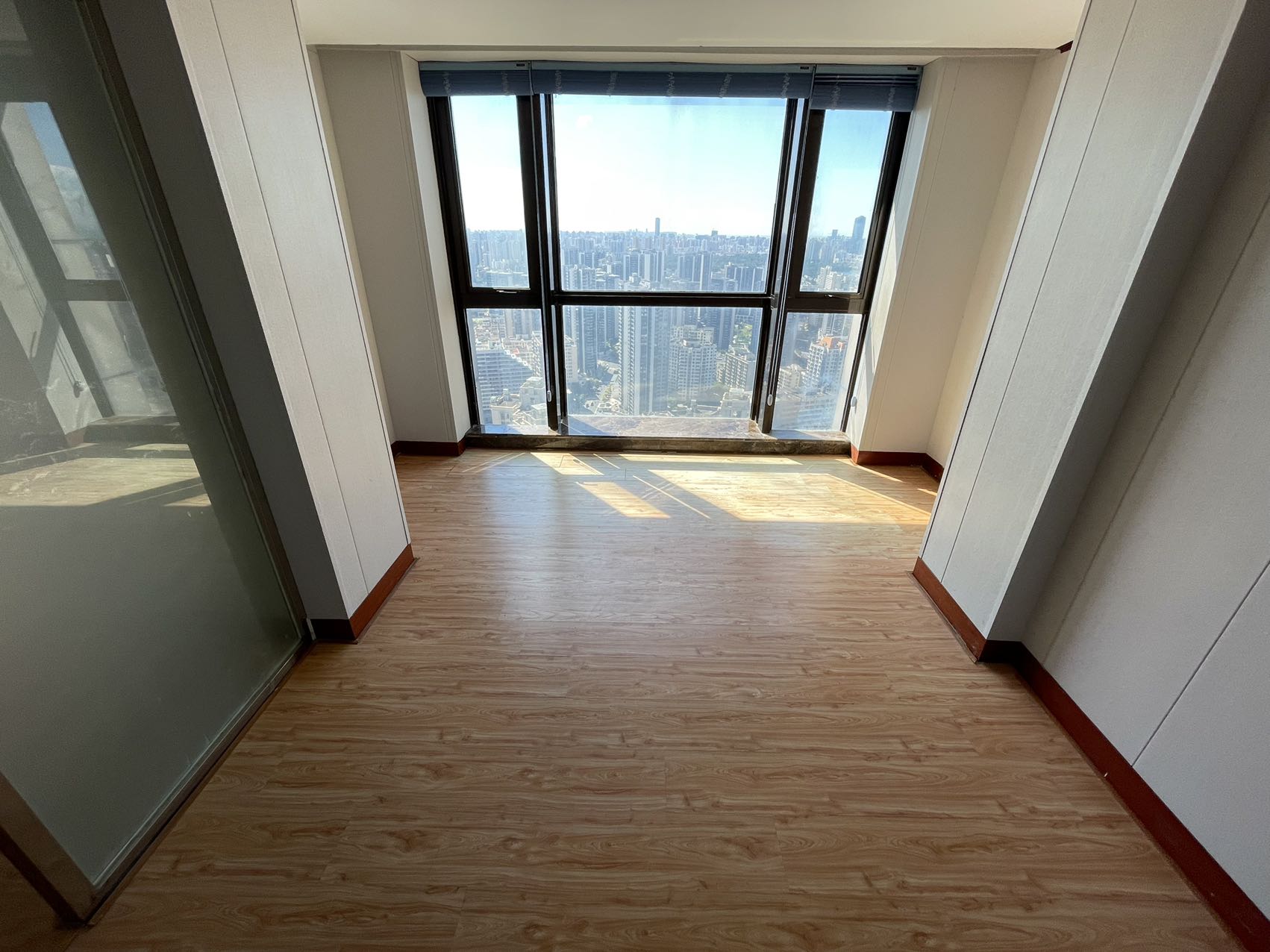 明光国际大酒店 1室1厅1卫 2700.0元/月 明光国际大酒店 1室1厅1卫 2700.0元/月室内图