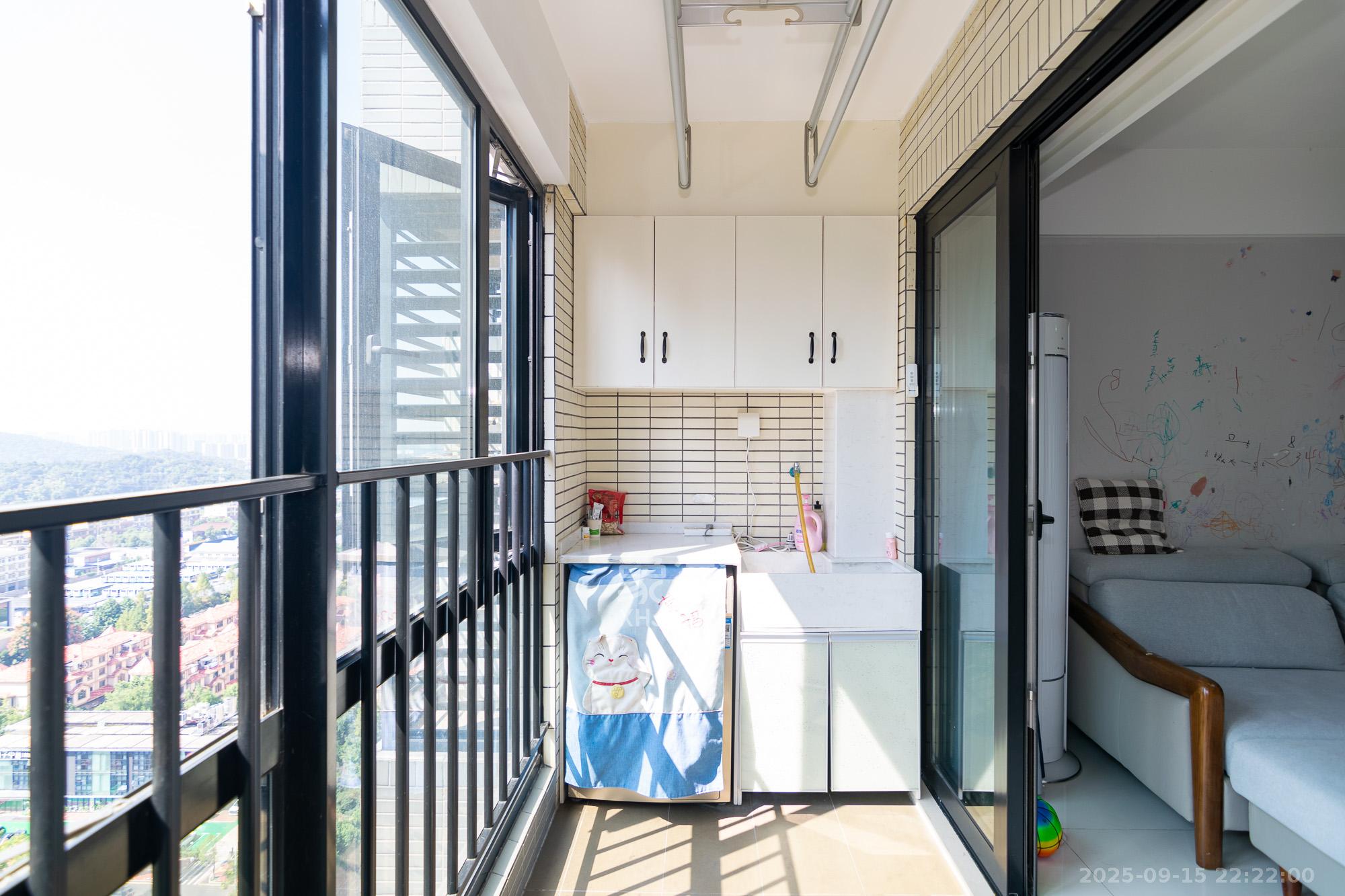 时代年华 3室2厅2卫 71.8万 时代年华 3室2厅2卫 71.8万阳台