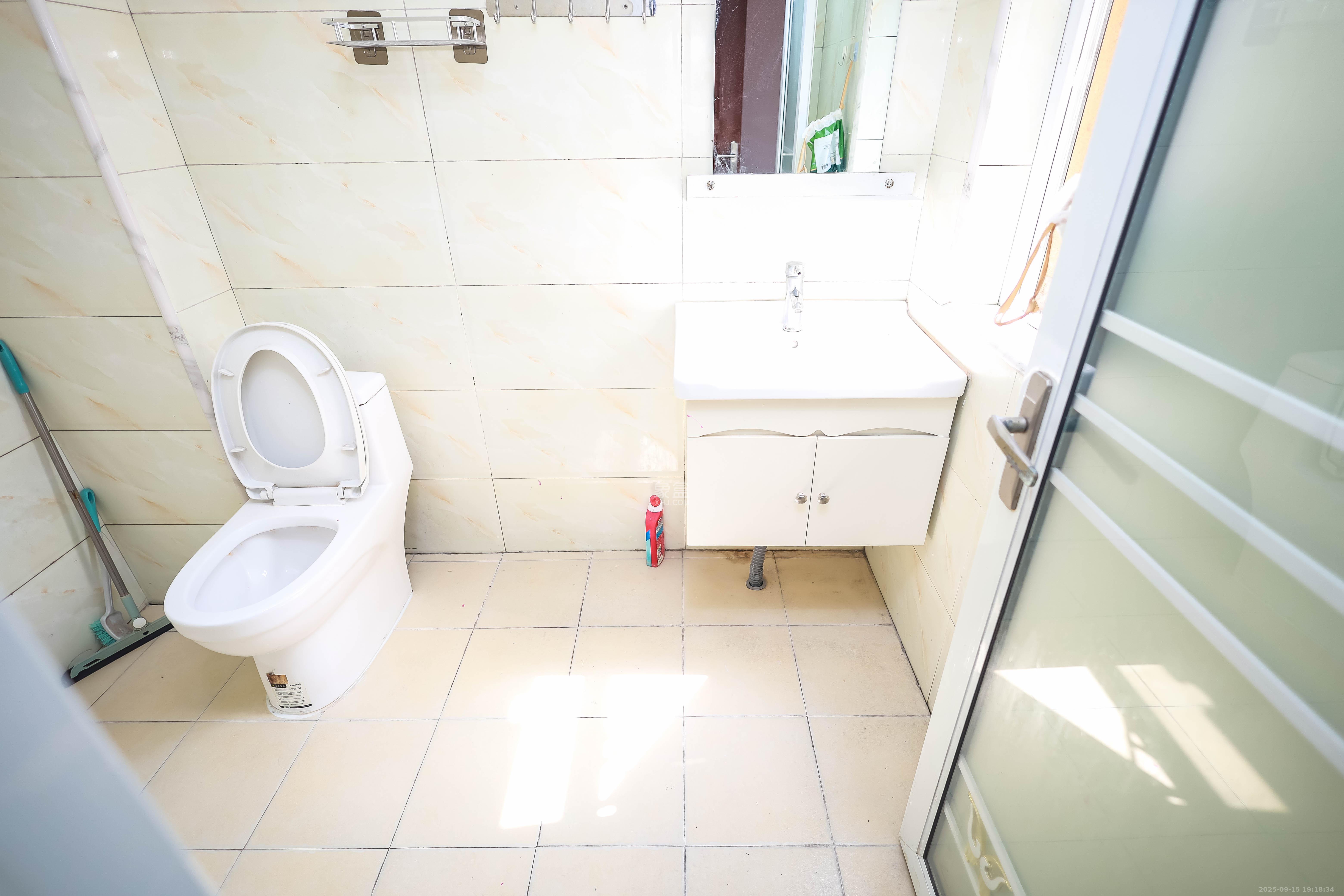 天麓尚层  3室1厅2卫    76.8万卫生间