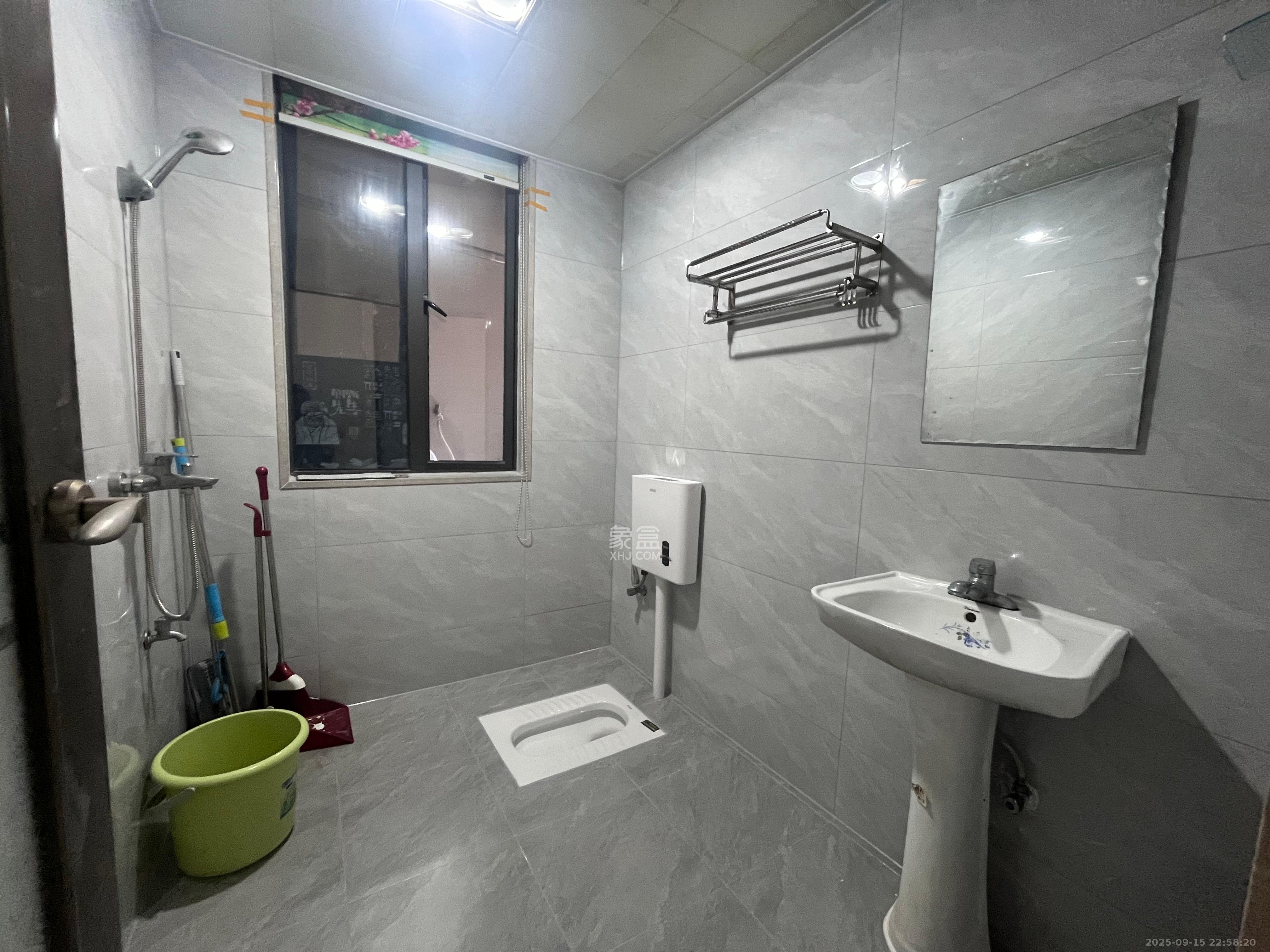 兴威帕克水岸  3室2厅2卫    2300.0元/月室内图