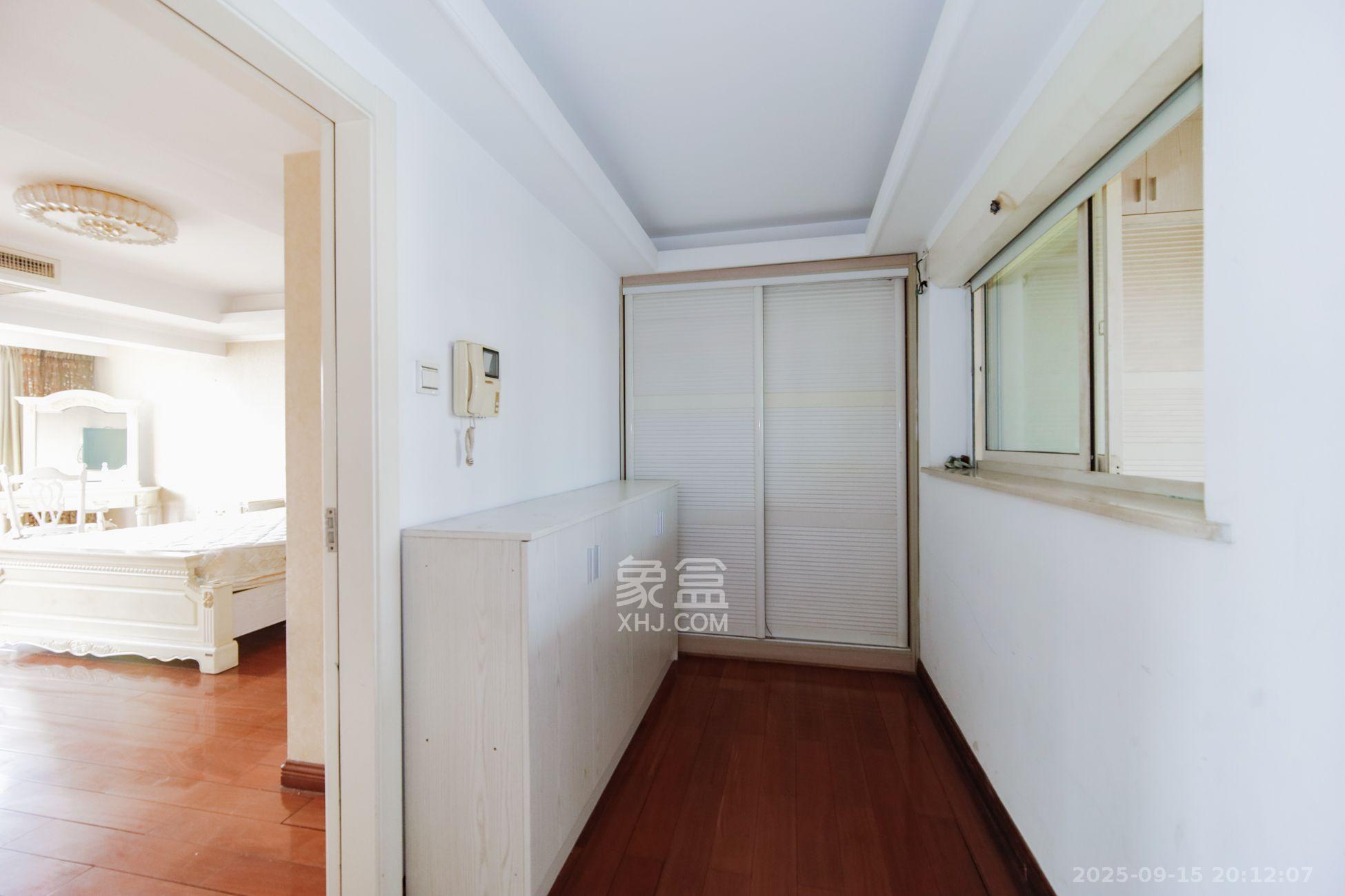 鑫天山水洲城 6室2厅3卫 5600.0元/月 鑫天山水洲城 6室2厅3卫 5600.0元/月室内图