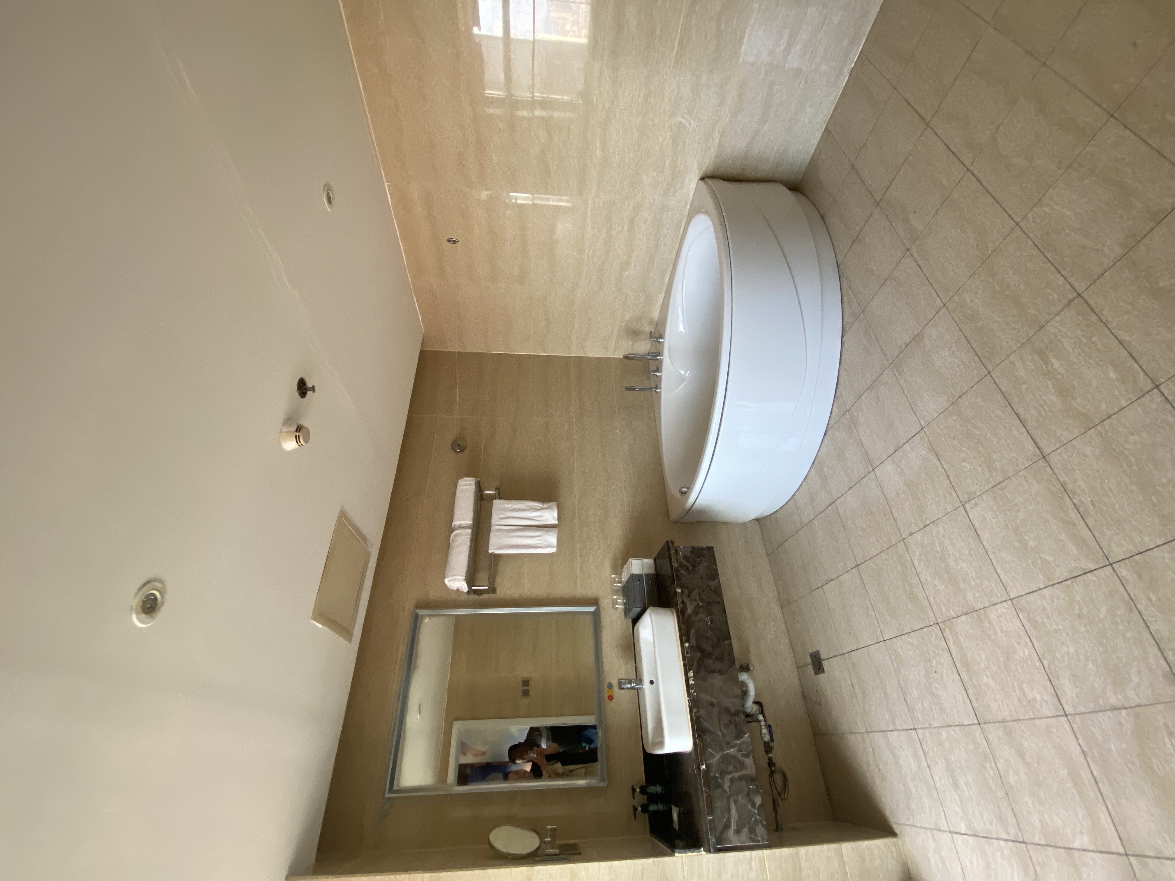 财智公馆大厦(瑞士国际酒店) 2室1厅1卫 22.8万 财智公馆大厦(瑞士国际酒店) 2室1厅1卫 22.8万客厅