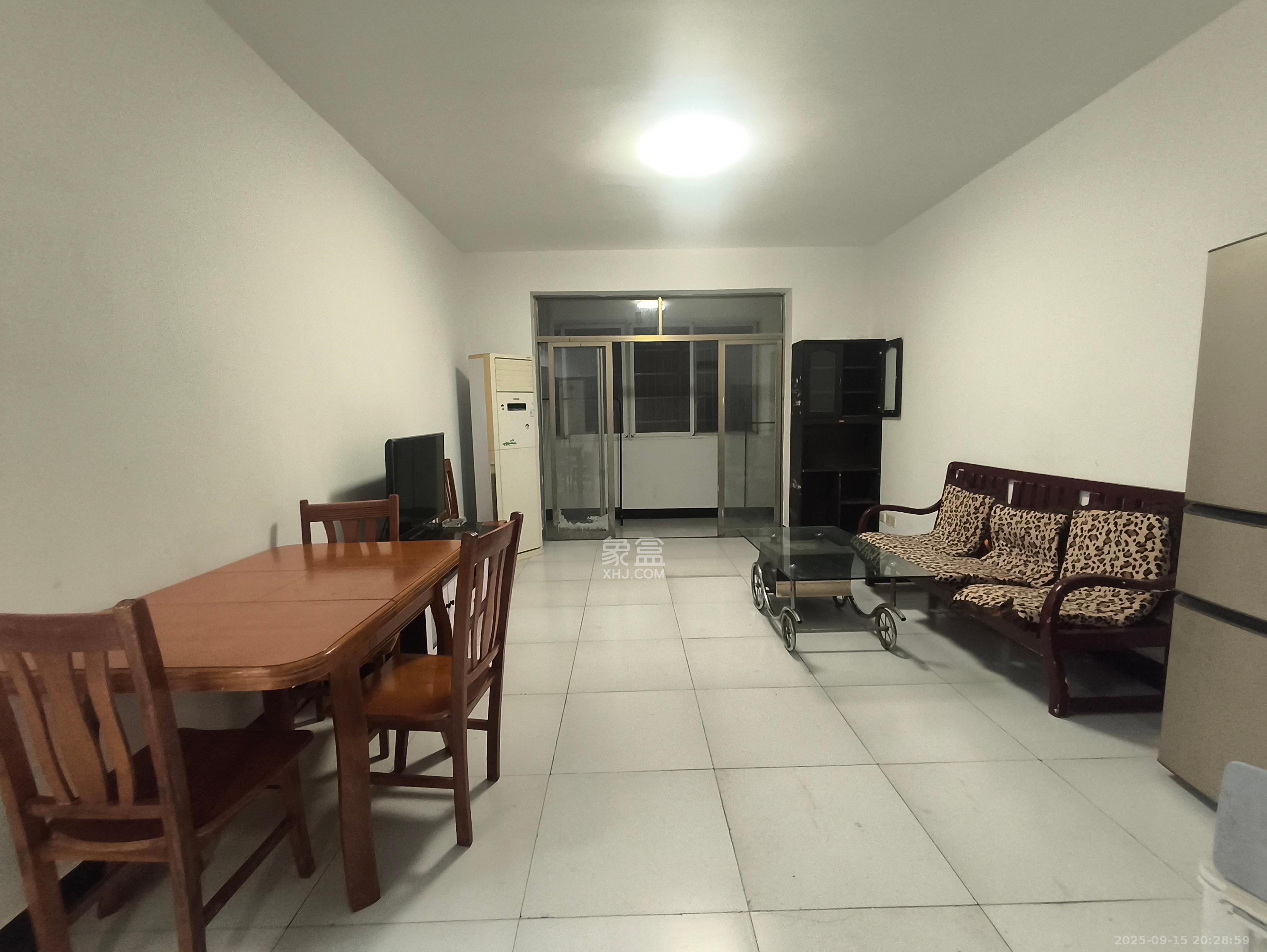 黄鹤小区2片 1室0厅0卫 1600.0元/月 黄鹤小区2片 1室0厅0卫 1600.0元/月室内图