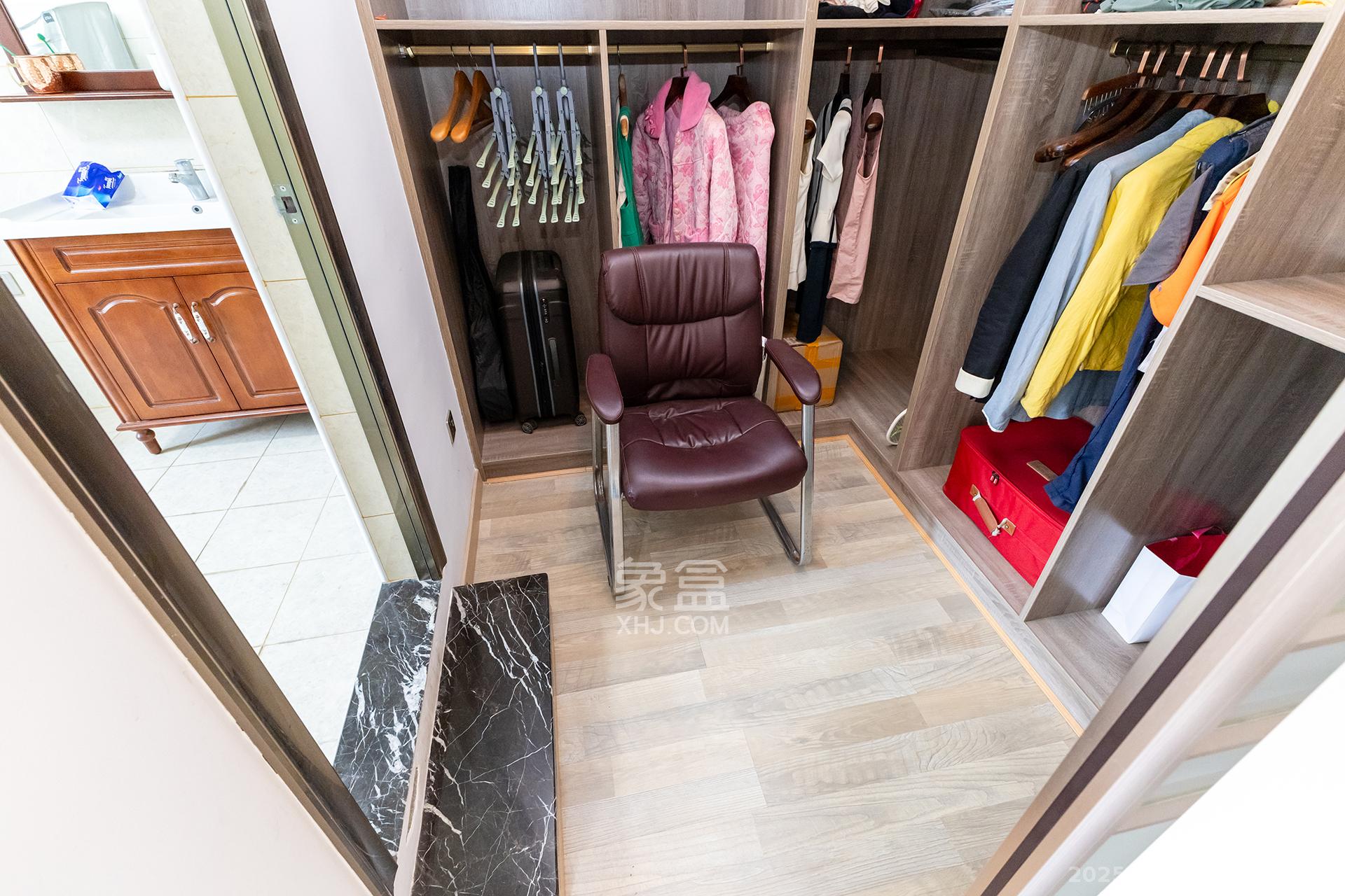 龙湖璟宸原著(龙湖紫宸) 5室2厅4卫 480.0万 龙湖璟宸原著(龙湖紫宸) 5室2厅4卫 480.0万卧室