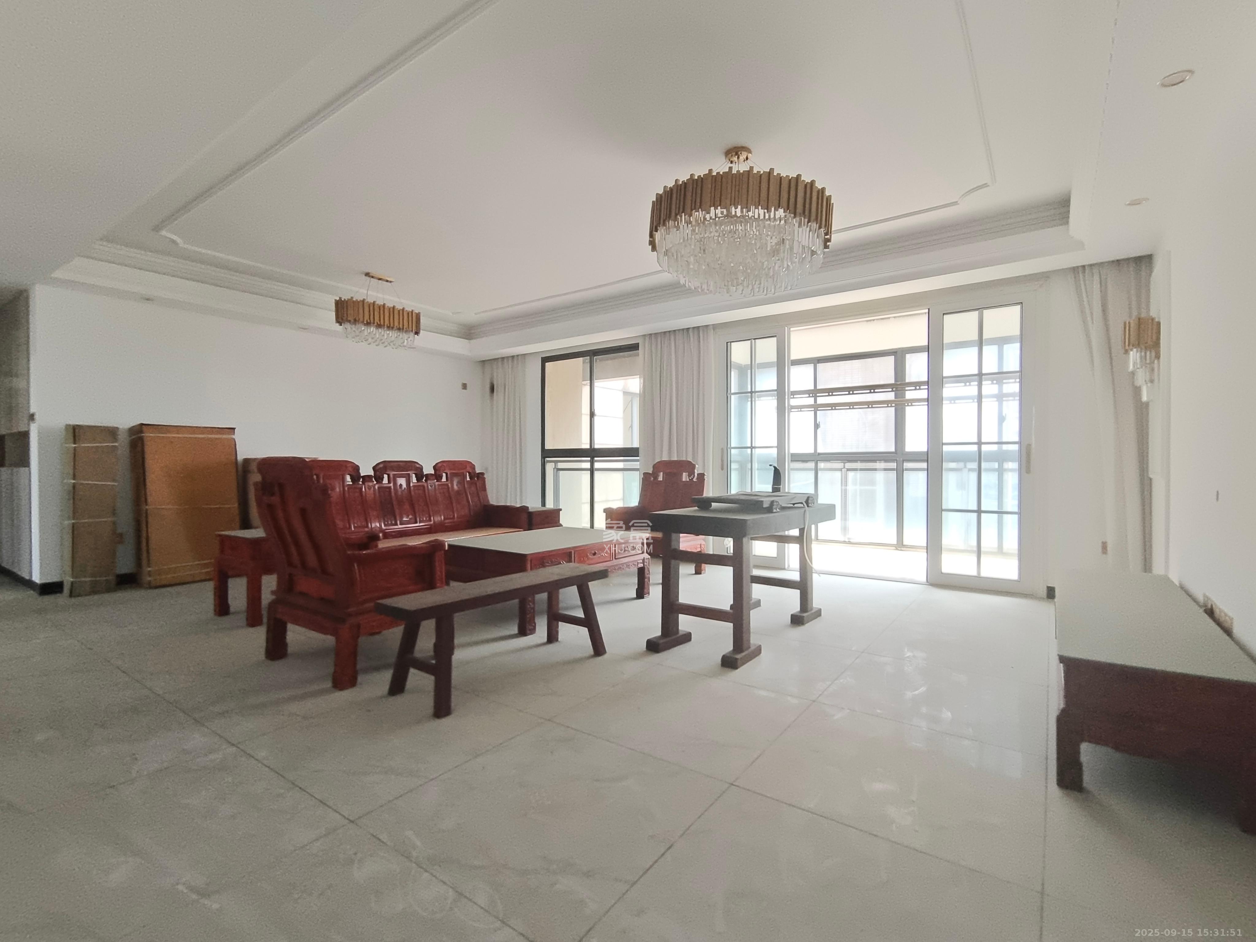 藏珑湖上国际花园 3室2厅2卫 3500.0元/月 藏珑湖上国际花园 3室2厅2卫 3500.0元/月室内图