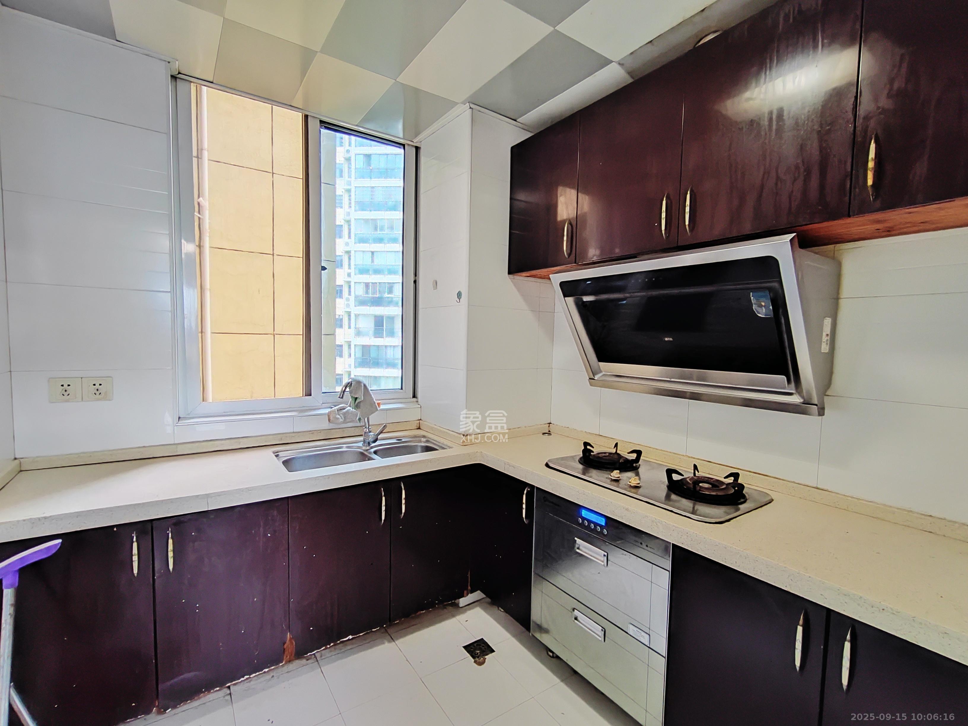 三重星都心  3室2厅2卫    2500.0元/月 三重星都心  3室2厅2卫    2500.0元/月室内图