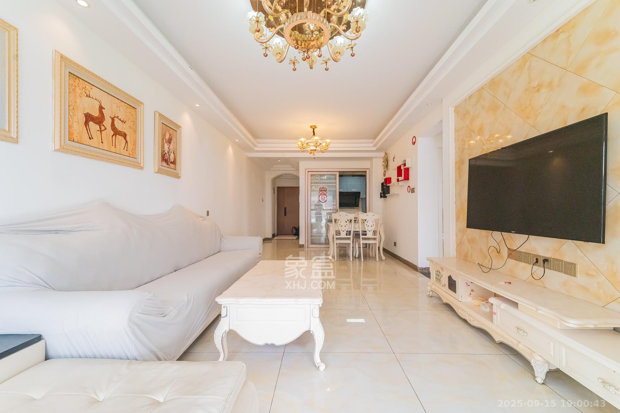 恒基凯旋门一二期 3室2厅1卫 68.8万 恒基凯旋门一二期 3室2厅1卫 68.8万客厅