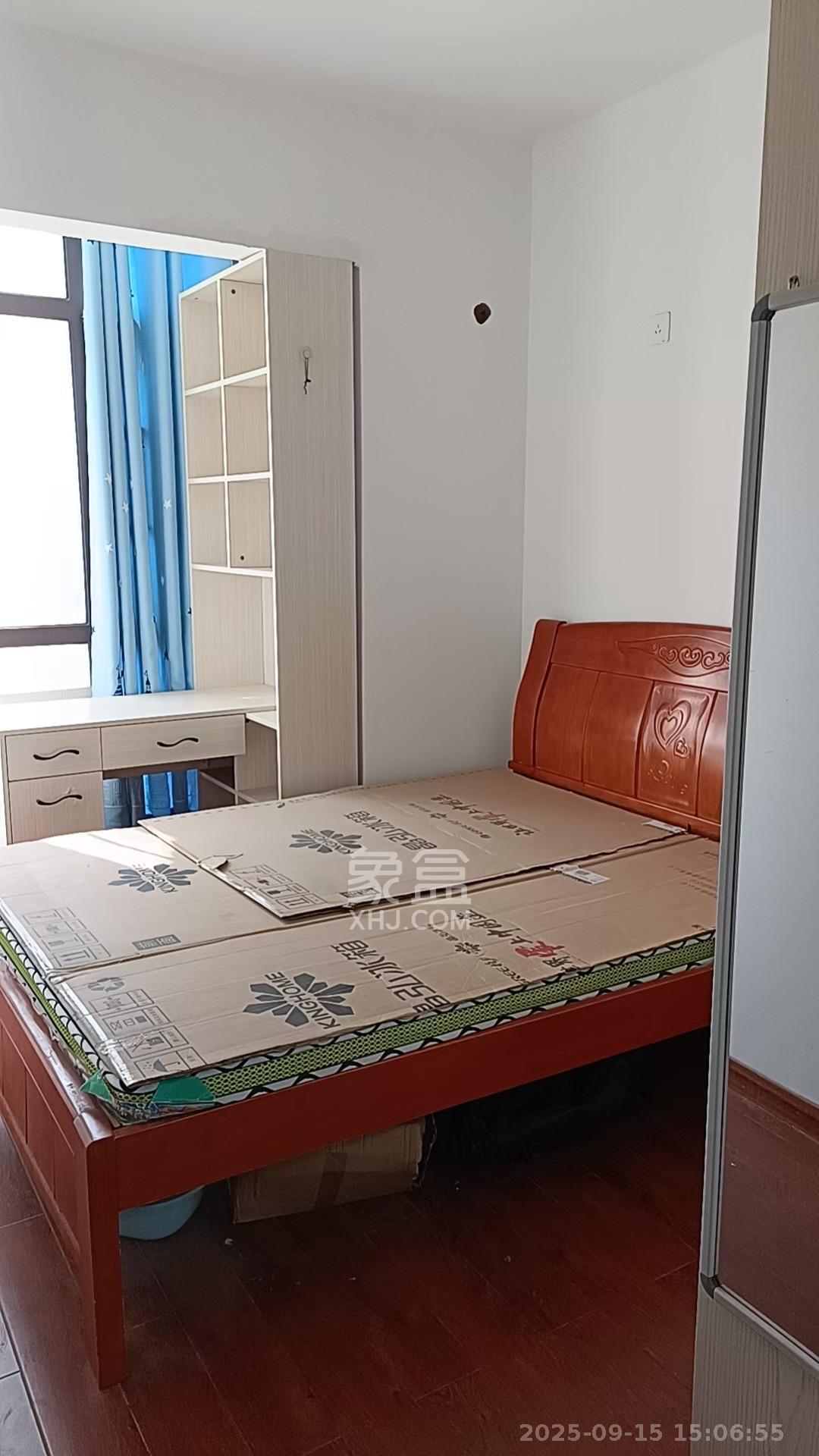 绿地之窗  2室2厅1卫    2000.0元/月室内图